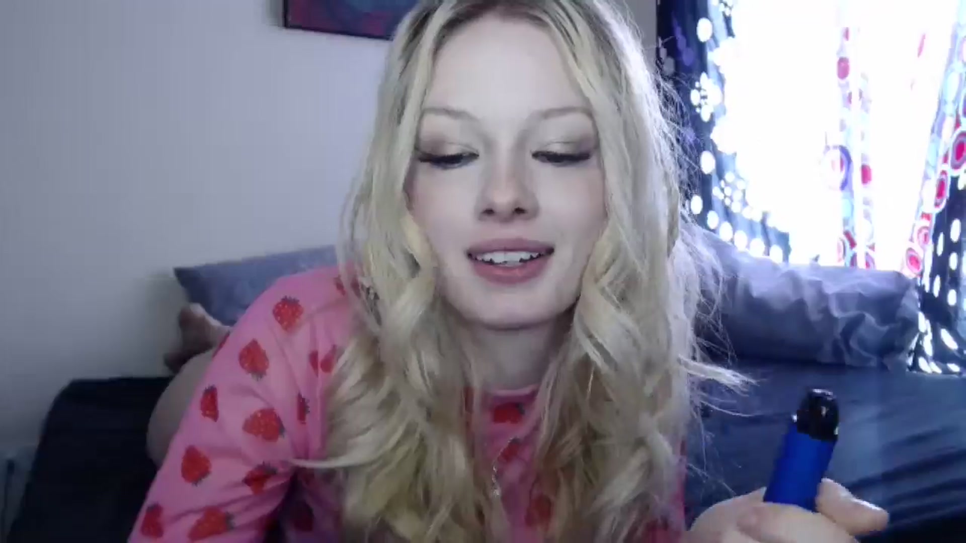 Gallery image thumbnail from thtoneblonde's myfreecams stream on, 01/01/2025, 17:10 image 9 of 20