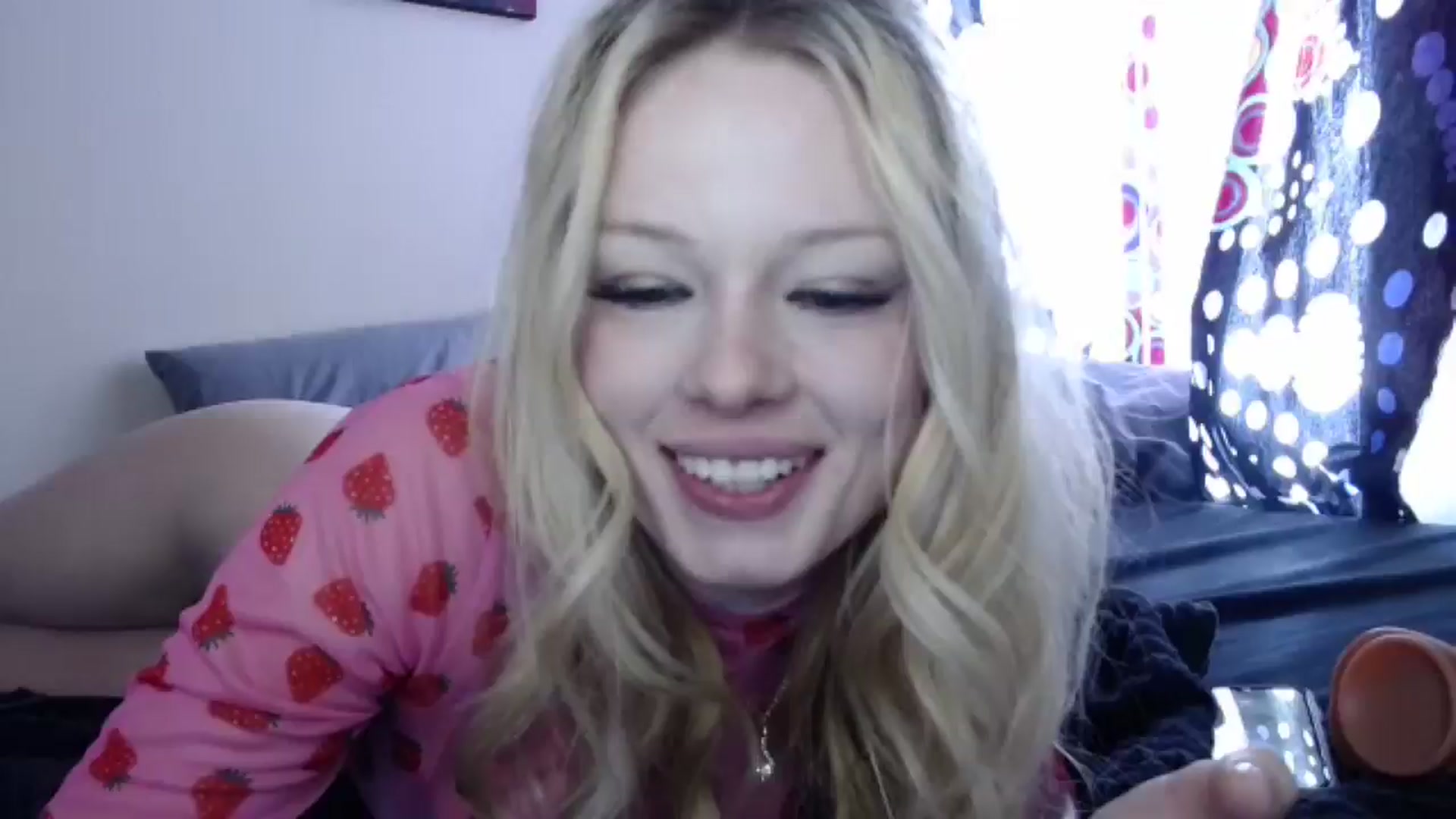 Gallery image thumbnail from thtoneblonde's myfreecams stream on, 01/01/2025, 17:42 image 16 of 20