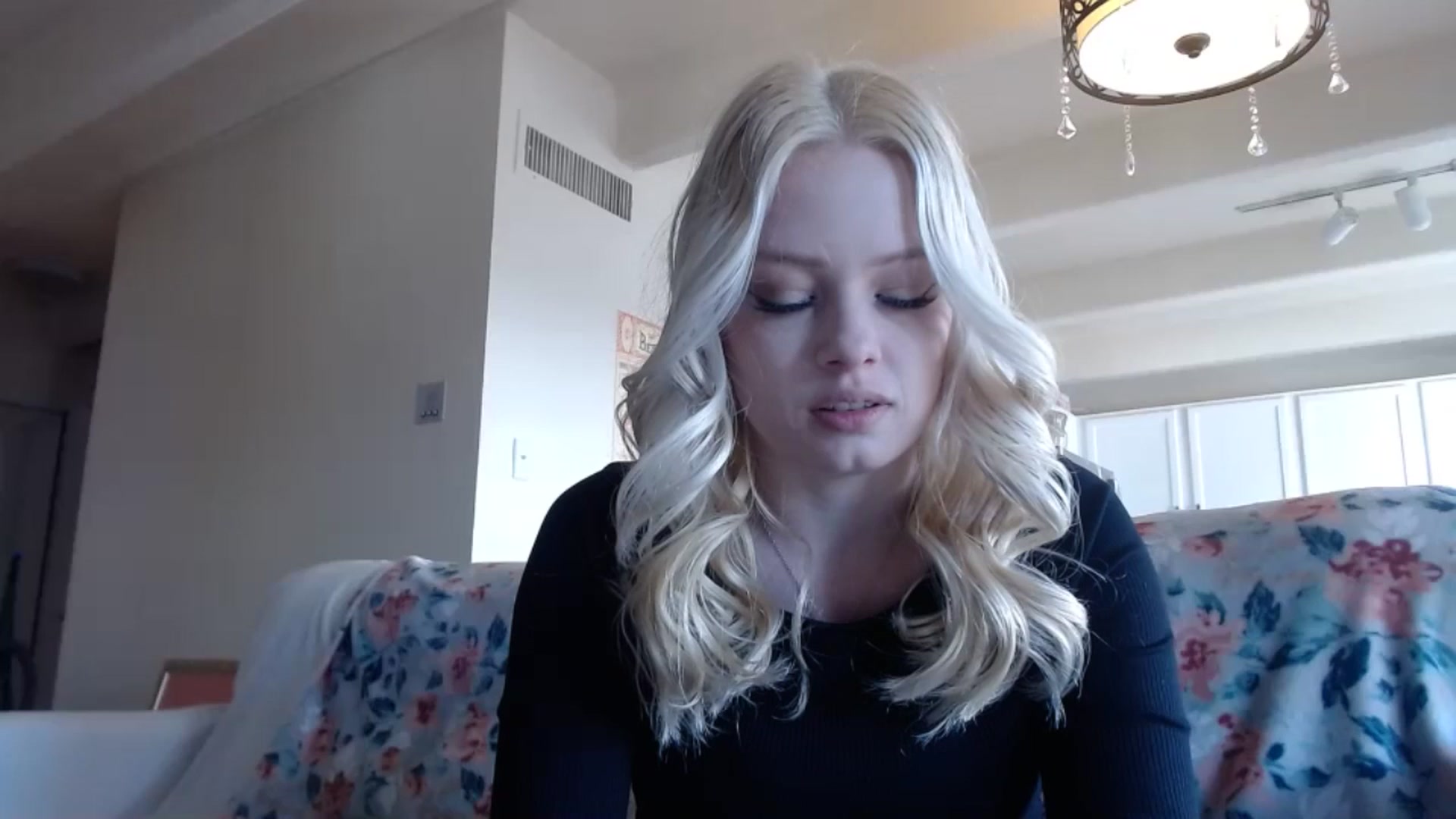 Gallery image thumbnail from thtoneblonde's myfreecams stream on, 01/19/2025, 20:08 image 6 of 20