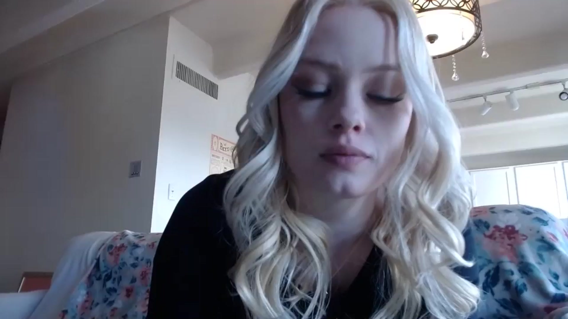 Gallery image thumbnail from thtoneblonde's myfreecams stream on, 01/19/2025, 20:08 image 1 of 20