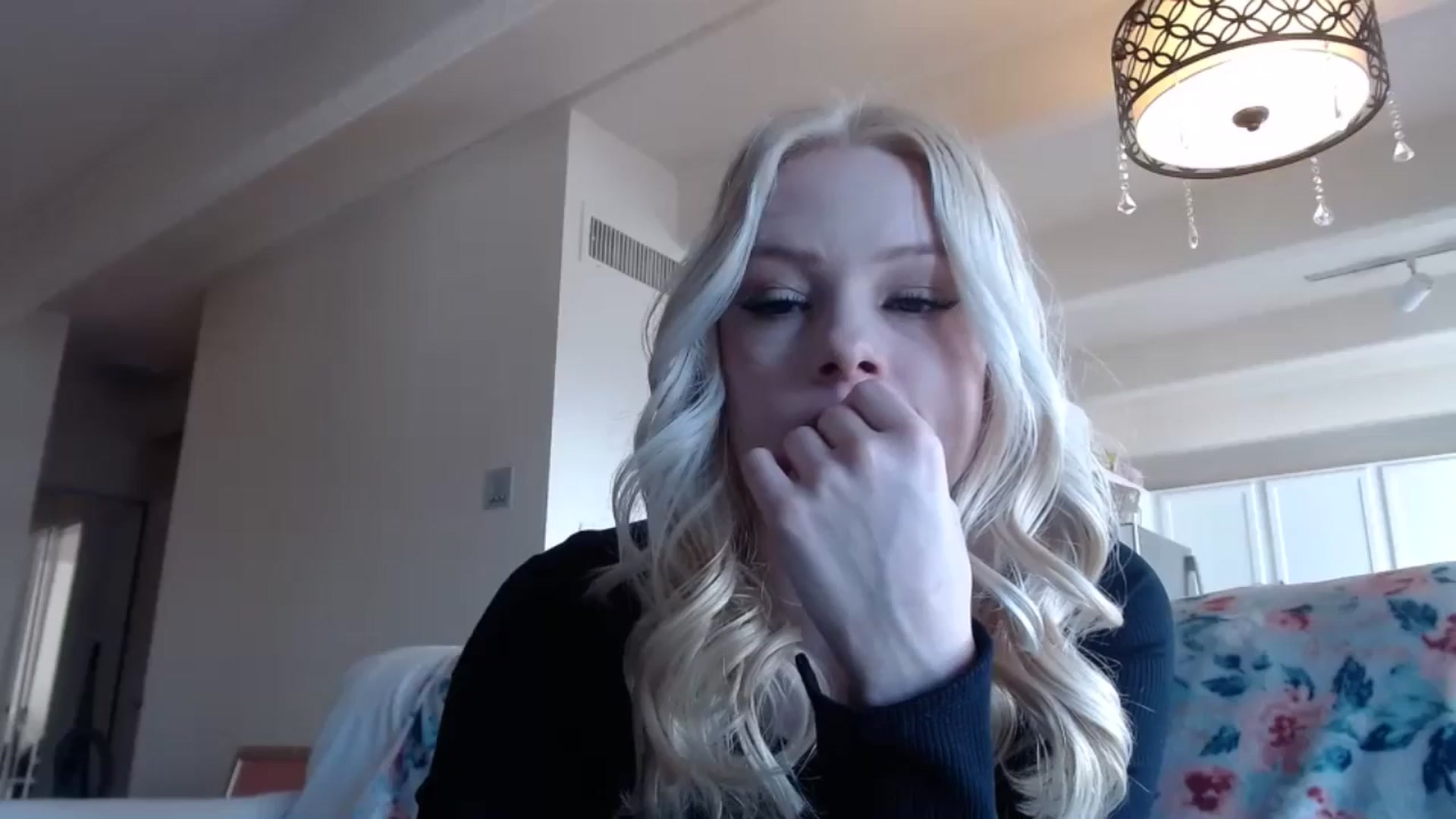 Gallery image thumbnail from thtoneblonde's myfreecams stream on, 01/19/2025, 20:08 image 15 of 20