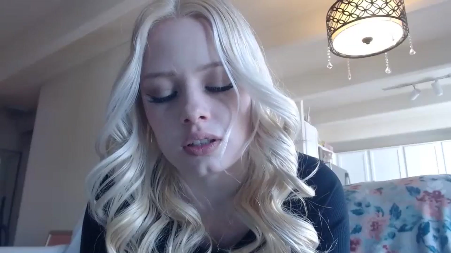 Gallery image thumbnail from thtoneblonde's myfreecams stream on, 01/19/2025, 20:08 image 10 of 20