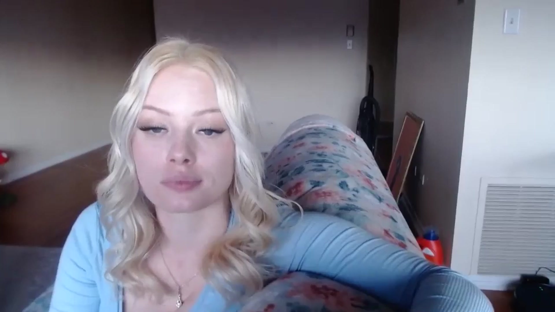 Gallery image thumbnail from thtoneblonde's myfreecams stream on, 01/20/2025, 24:12 image 14 of 20