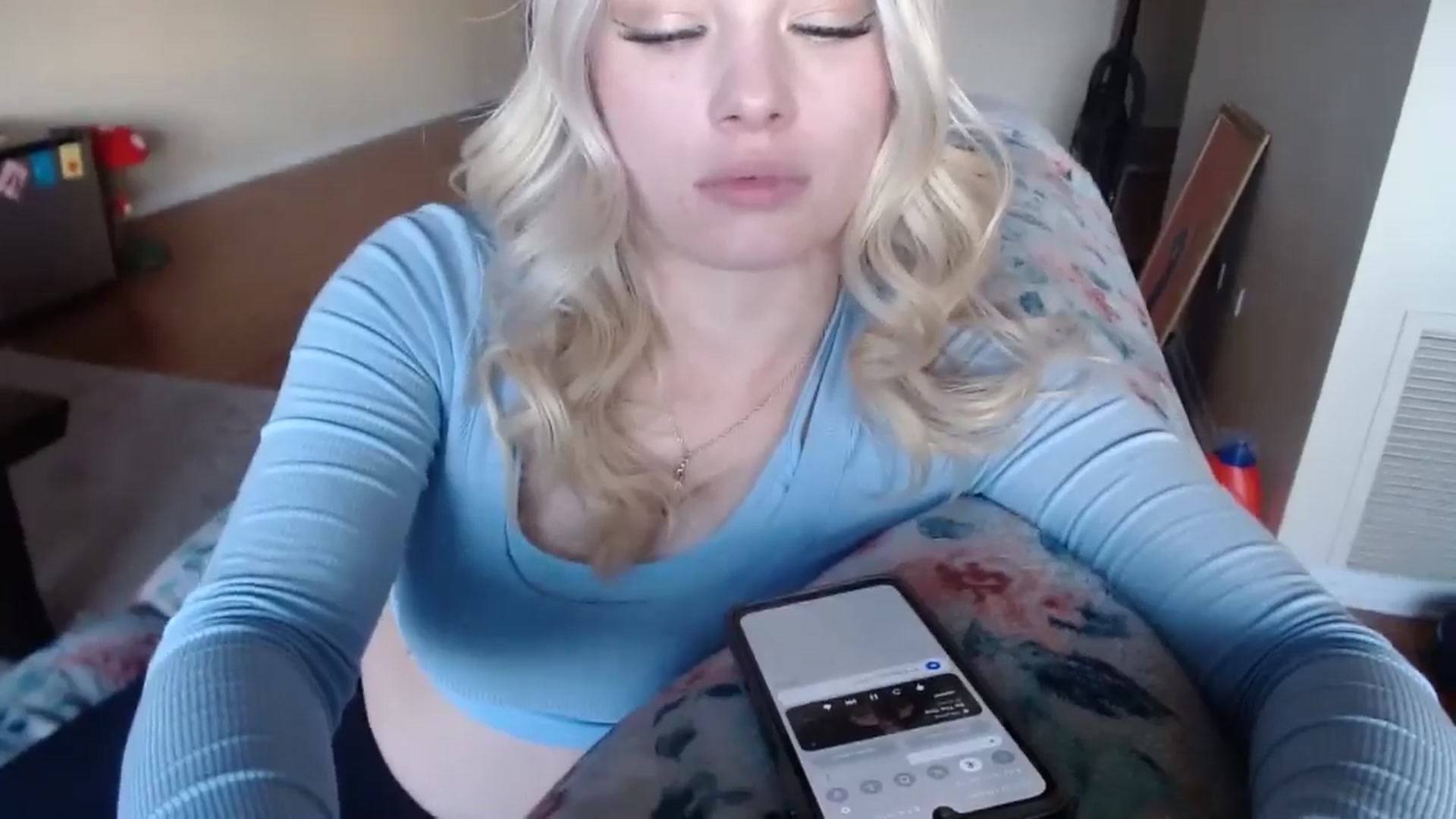 Gallery image thumbnail from thtoneblonde's myfreecams stream on, 01/20/2025, 24:12 image 6 of 20