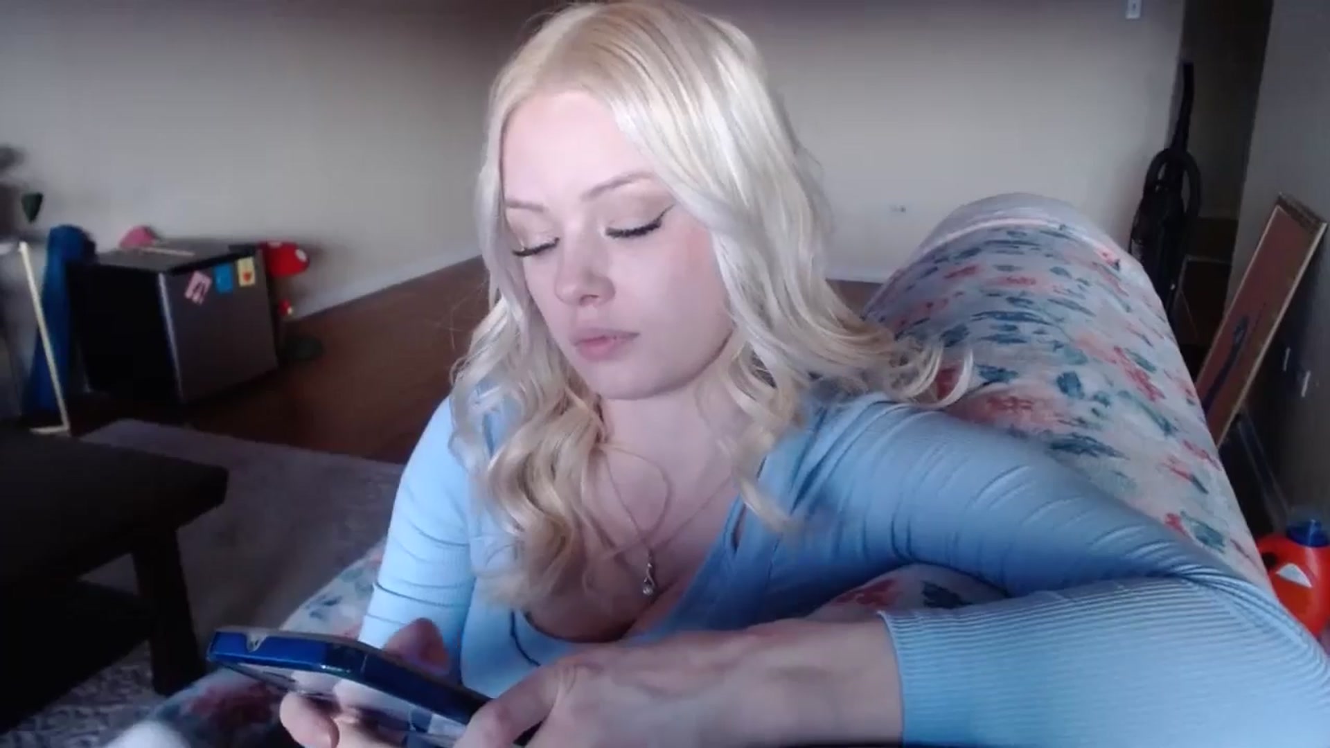 Gallery image thumbnail from thtoneblonde's myfreecams stream on, 01/20/2025, 24:12 image 16 of 20
