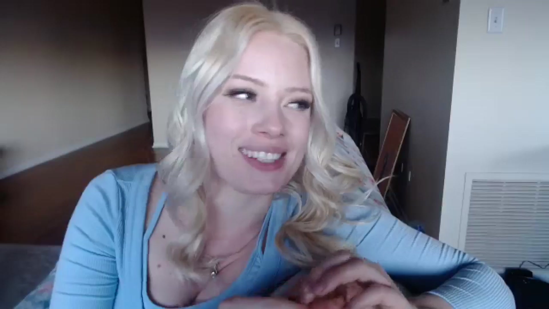 Gallery image thumbnail from thtoneblonde's myfreecams stream on, 01/20/2025, 24:12 image 11 of 20