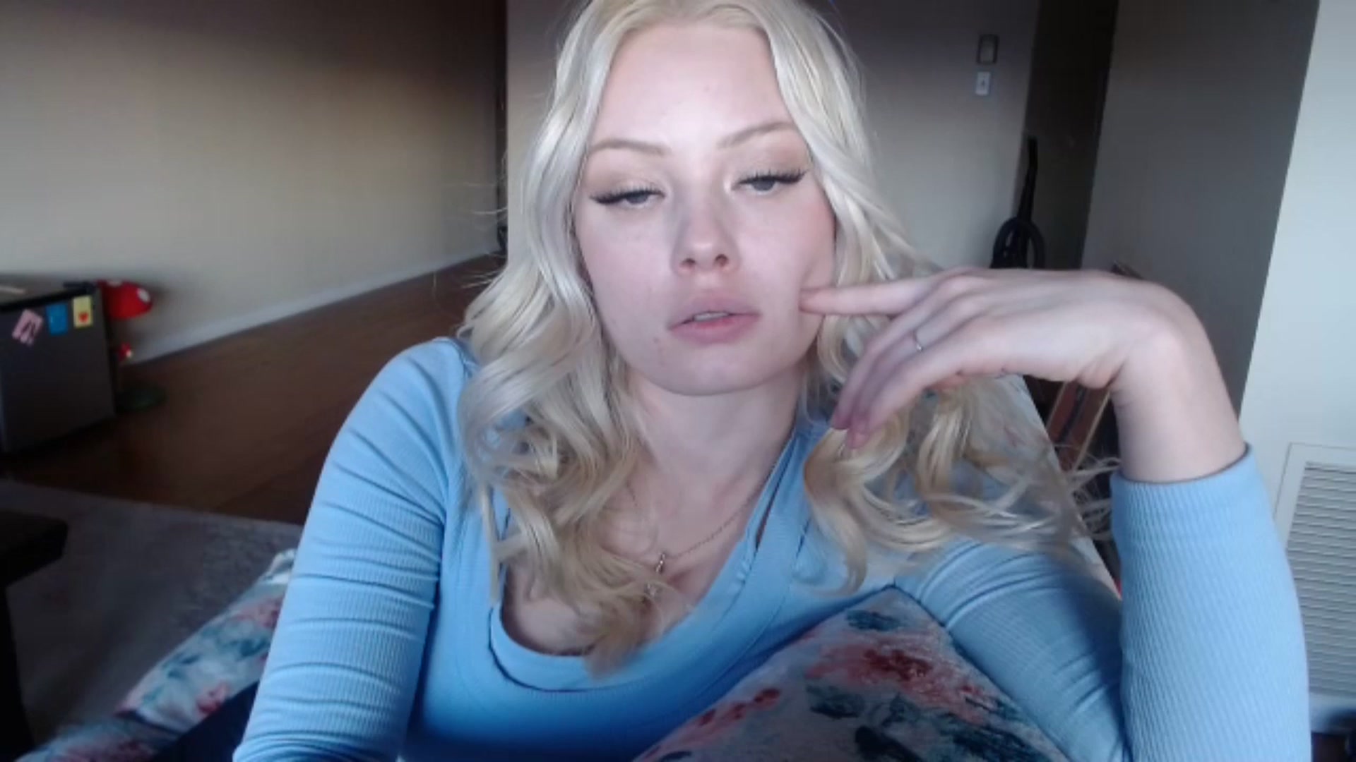 Gallery image thumbnail from thtoneblonde's myfreecams stream on, 01/20/2025, 24:12 image 7 of 20