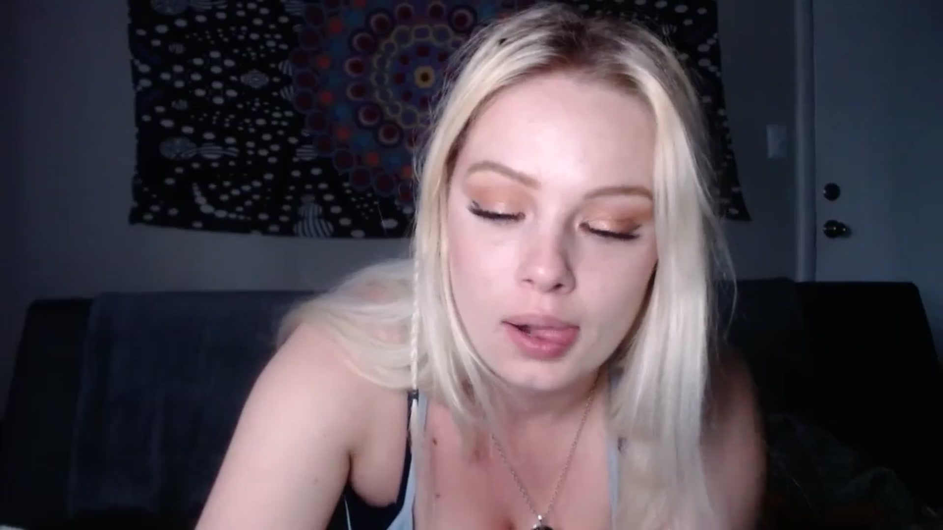 Gallery image thumbnail from thtoneblonde's myfreecams stream on, 08/24/2025, 20:11 image 7 of 20