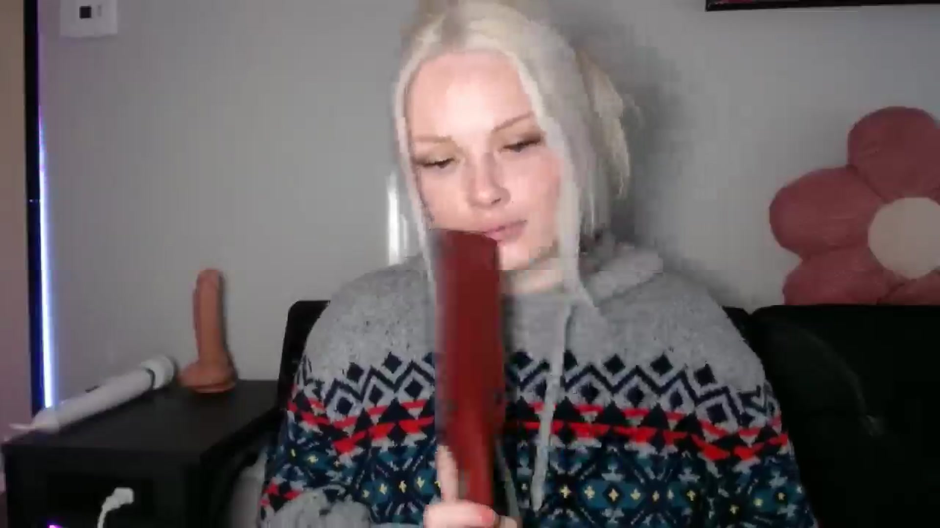 Gallery image thumbnail from thtoneblonde's myfreecams stream on, 10/05/2025, 14:41 image 14 of 20