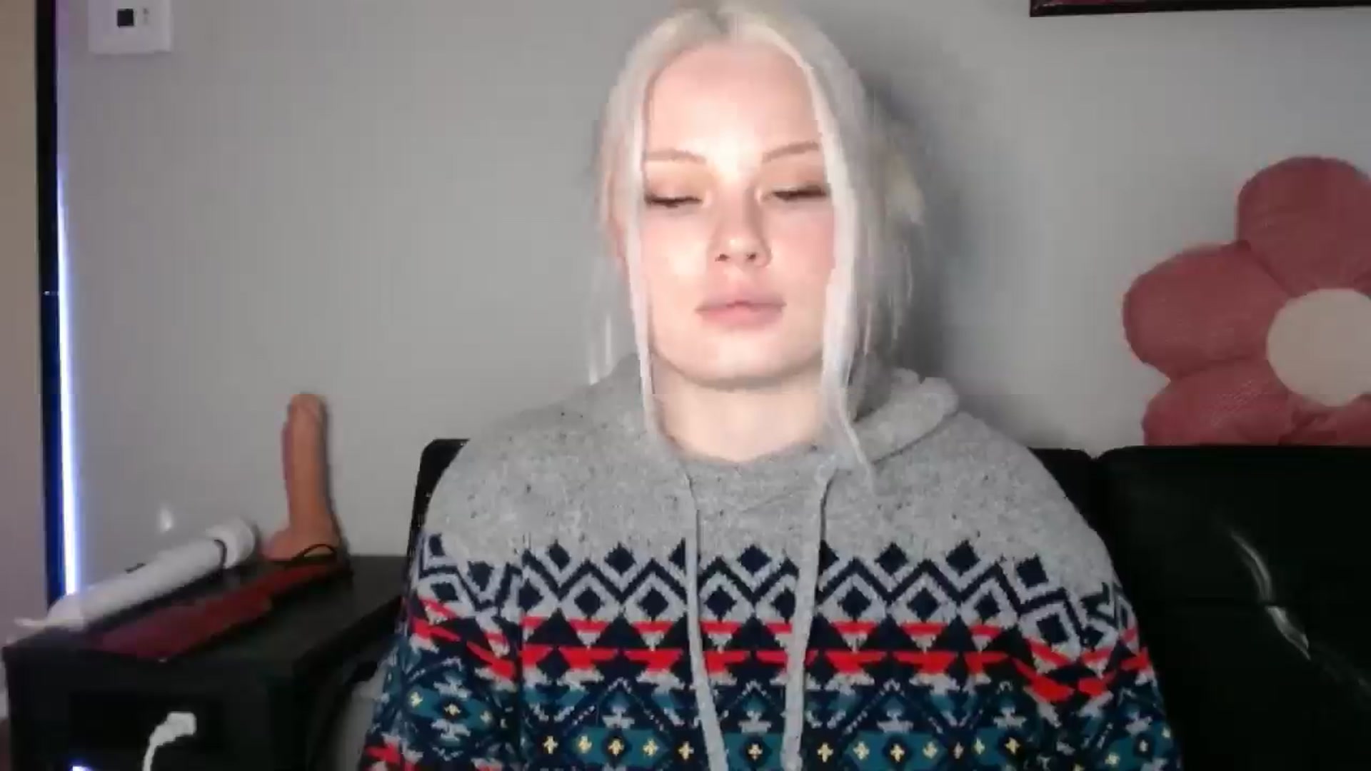 Gallery image thumbnail from thtoneblonde's myfreecams stream on, 10/05/2025, 14:41 image 15 of 20