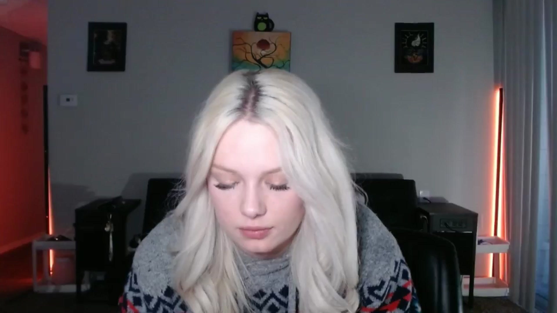 Gallery image thumbnail from thtoneblonde's myfreecams stream on, 10/30/2025, 13:33 image 19 of 20