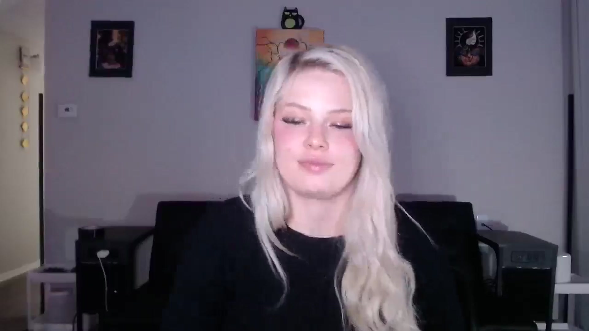 Gallery image thumbnail from thtoneblonde's myfreecams stream on, 11/27/2025, 14:32 image 7 of 20