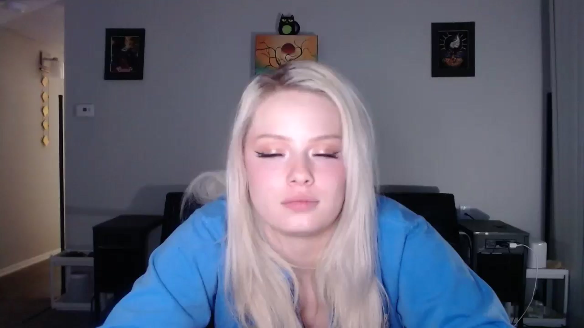 Gallery image thumbnail from thtoneblonde's myfreecams stream on, 11/29/2025, 11:51 image 1 of 20