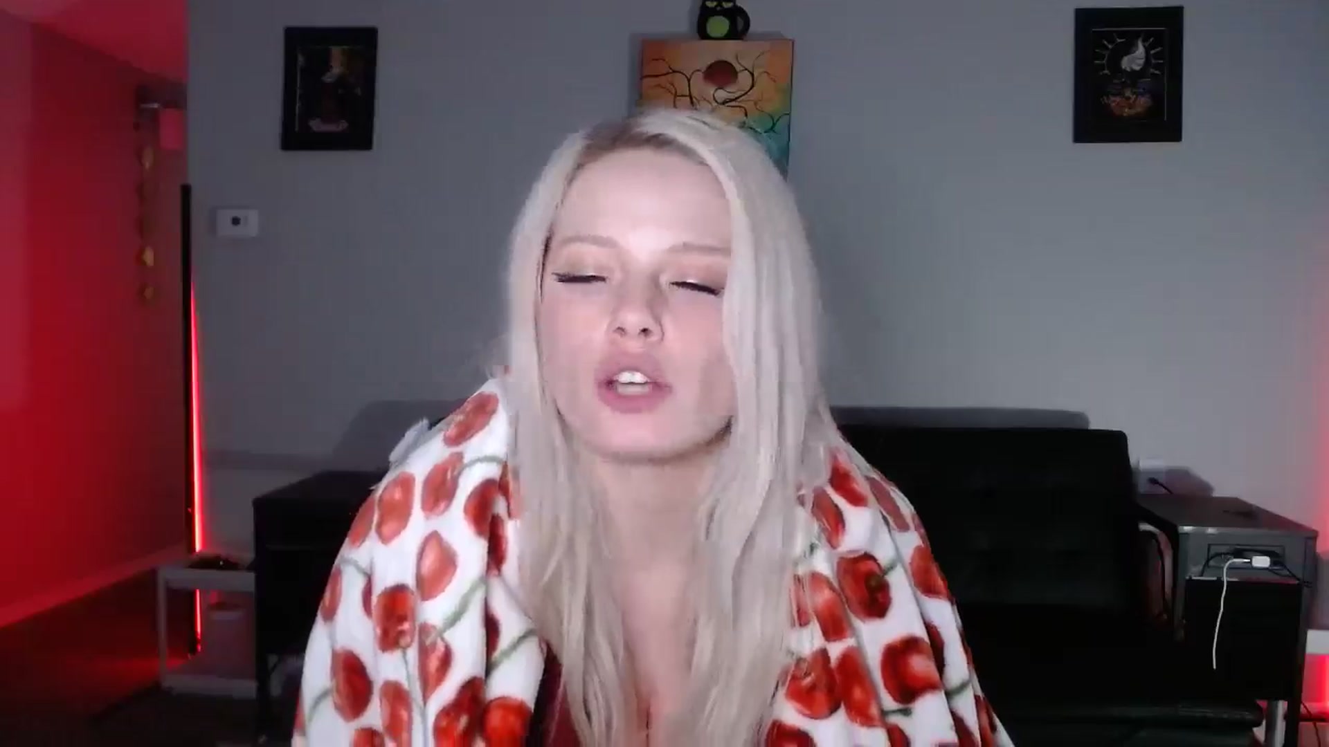 Gallery image thumbnail from thtoneblonde's myfreecams stream on, 11/30/2025, 10:49 image 19 of 20