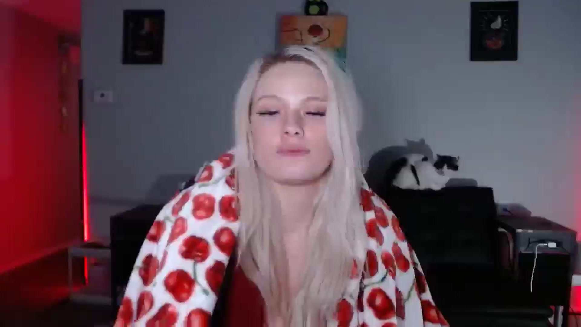 Gallery image thumbnail from thtoneblonde's myfreecams stream on, 11/30/2025, 10:49 image 11 of 20