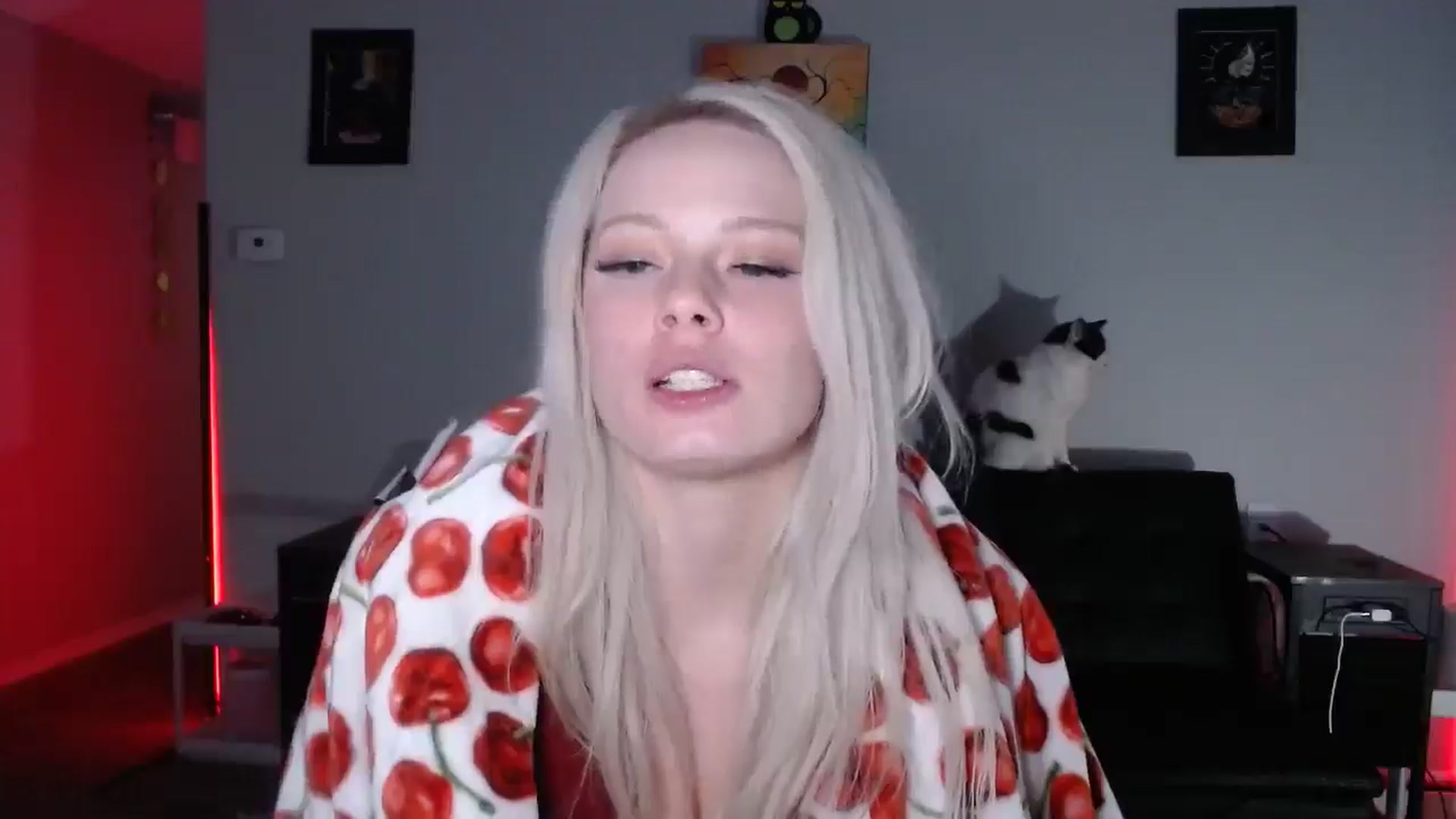 Gallery image thumbnail from thtoneblonde's myfreecams stream on, 11/30/2025, 10:49 image 13 of 20