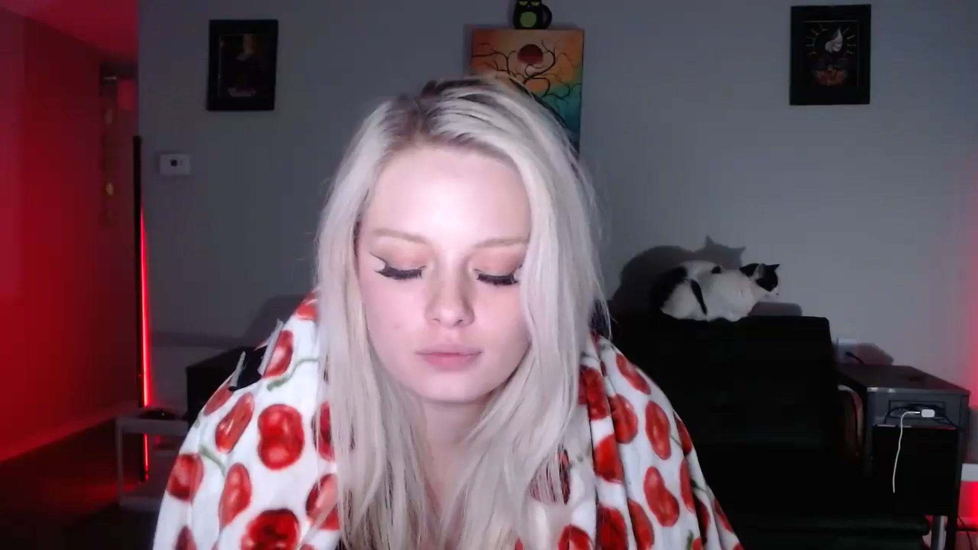 Gallery image thumbnail from thtoneblonde's myfreecams stream on, 11/30/2025, 10:49 image 8 of 20