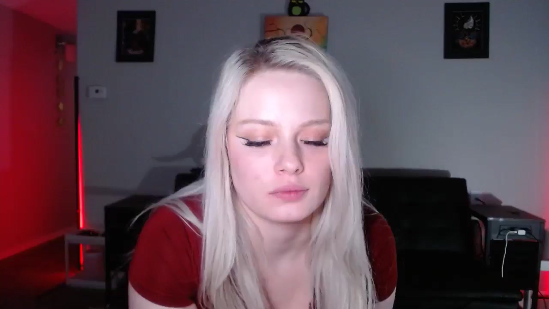 Gallery image thumbnail from thtoneblonde's myfreecams stream on, 11/30/2025, 10:49 image 4 of 20