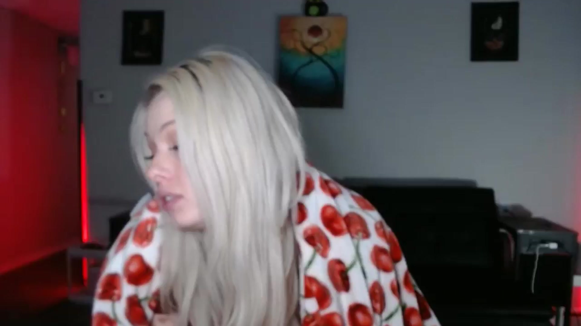 Gallery image thumbnail from thtoneblonde's myfreecams stream on, 11/30/2025, 10:49 image 17 of 20