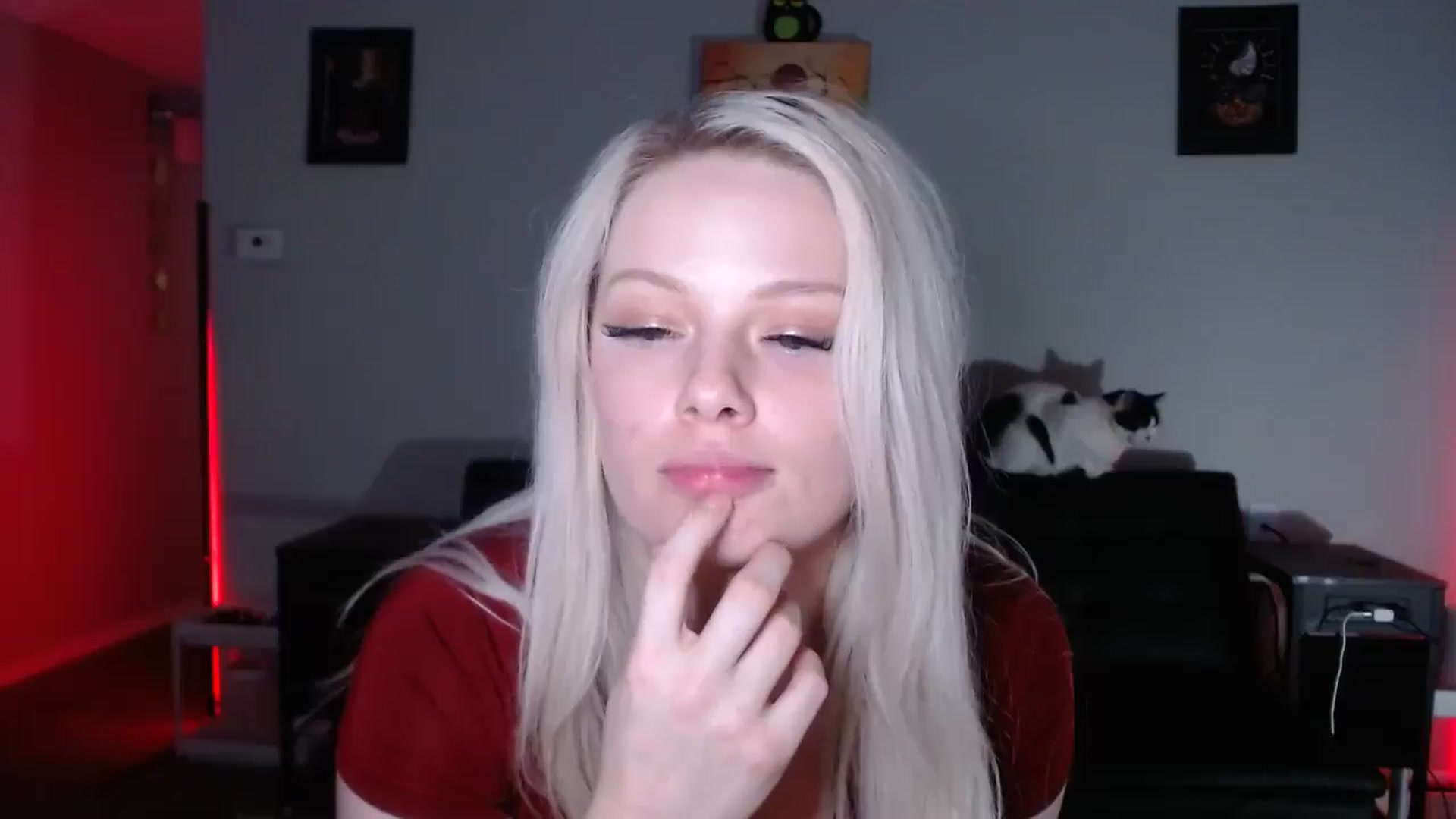 Gallery image thumbnail from thtoneblonde's myfreecams stream on, 11/30/2025, 10:49 image 5 of 20