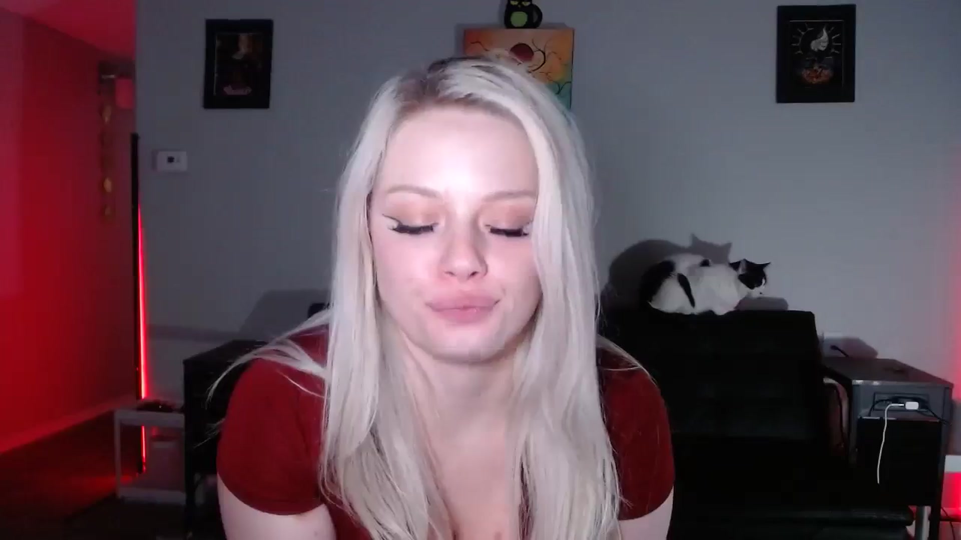Gallery image thumbnail from thtoneblonde's myfreecams stream on, 11/30/2025, 10:49 image 6 of 20