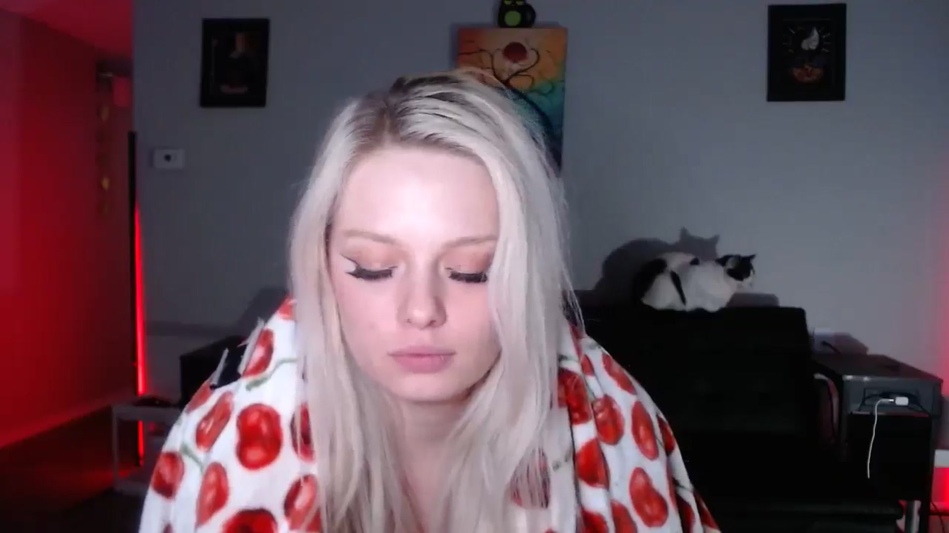 Gallery image thumbnail from thtoneblonde's myfreecams stream on, 11/30/2025, 10:49 image 9 of 20