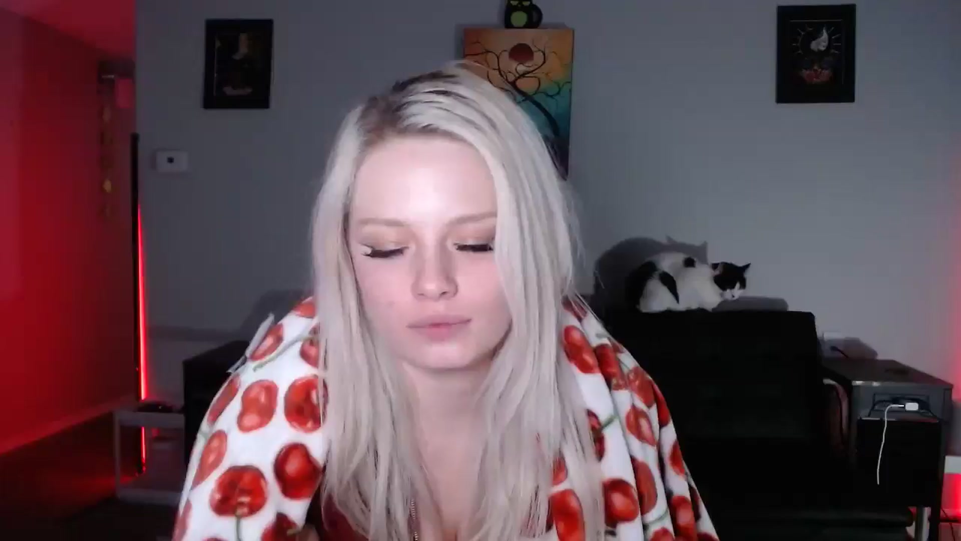 Gallery image thumbnail from thtoneblonde's myfreecams stream on, 11/30/2025, 10:49 image 15 of 20