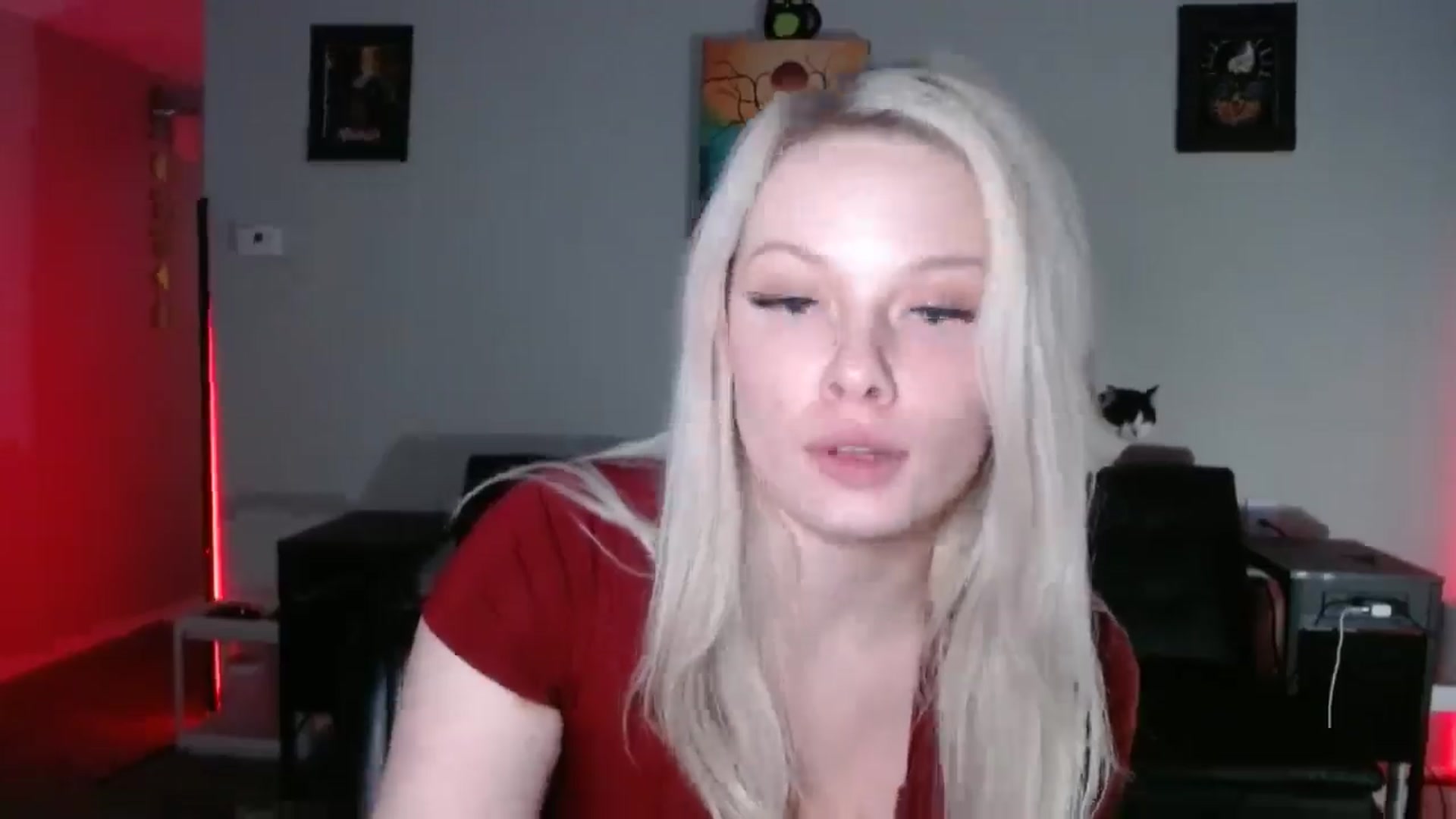Gallery image thumbnail from thtoneblonde's myfreecams stream on, 11/30/2025, 10:49 image 7 of 20