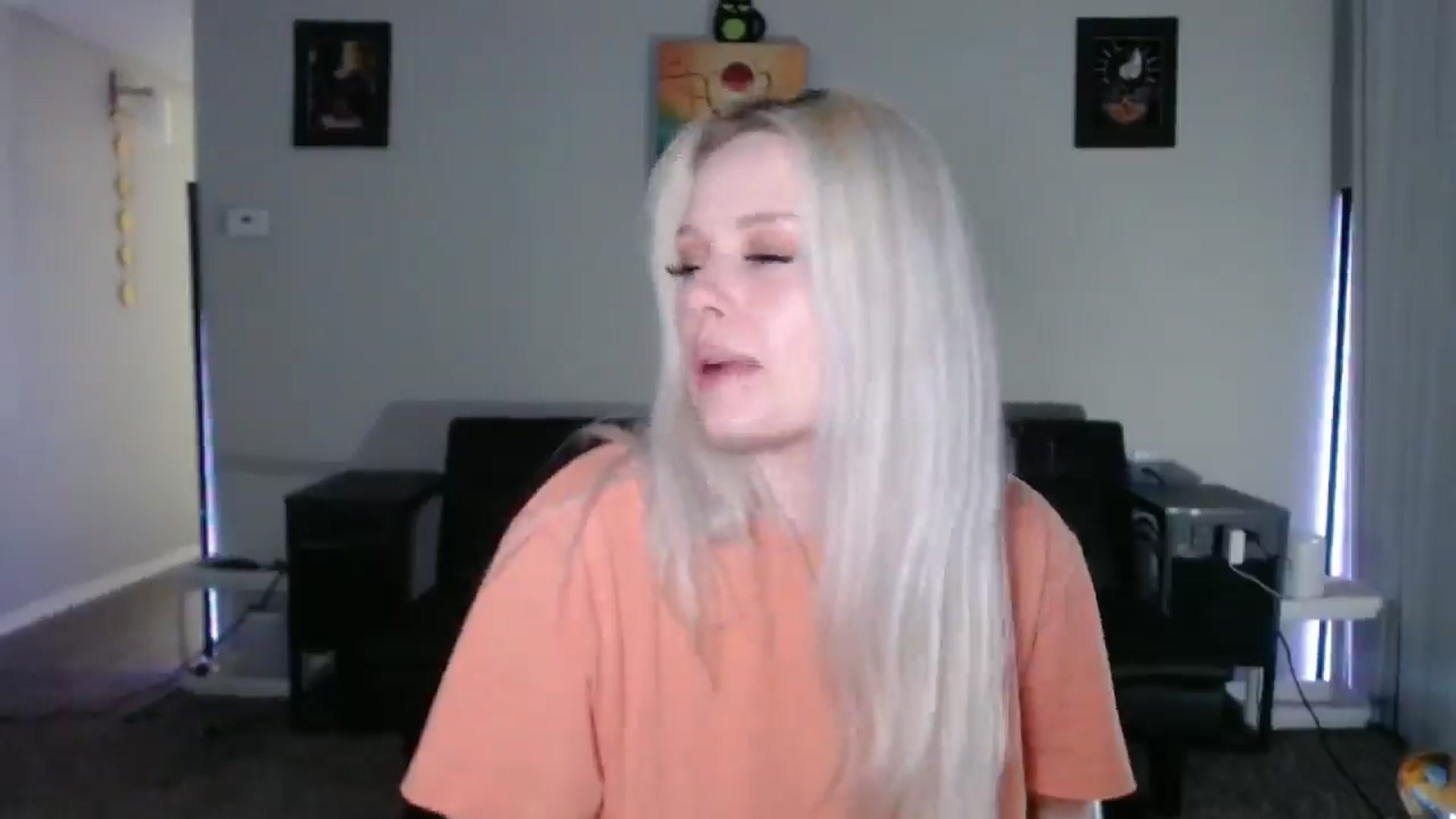 Gallery image thumbnail from thtoneblonde's myfreecams stream on, 12/04/2025, 10:26 image 16 of 20