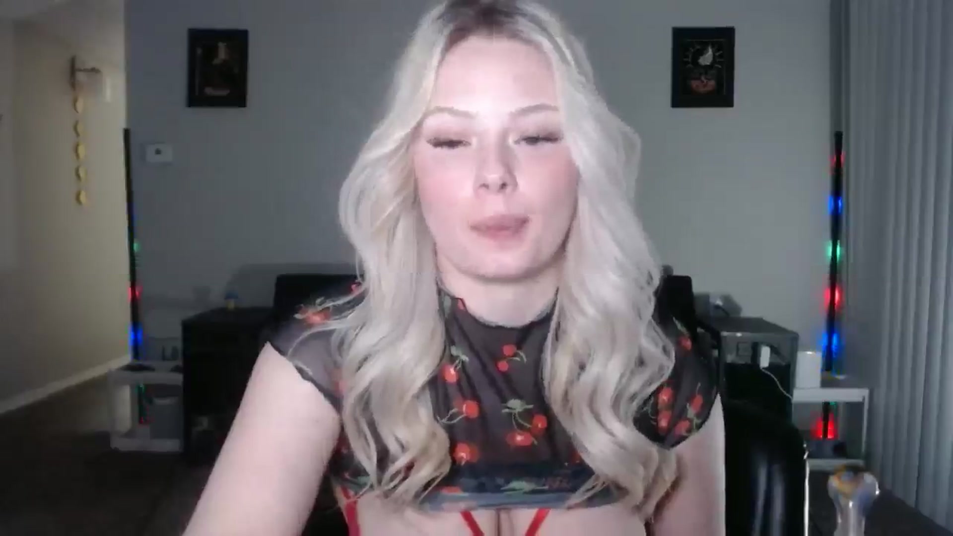 Gallery image thumbnail from thtoneblonde's myfreecams stream on, 12/18/2025, 14:13 image 6 of 20