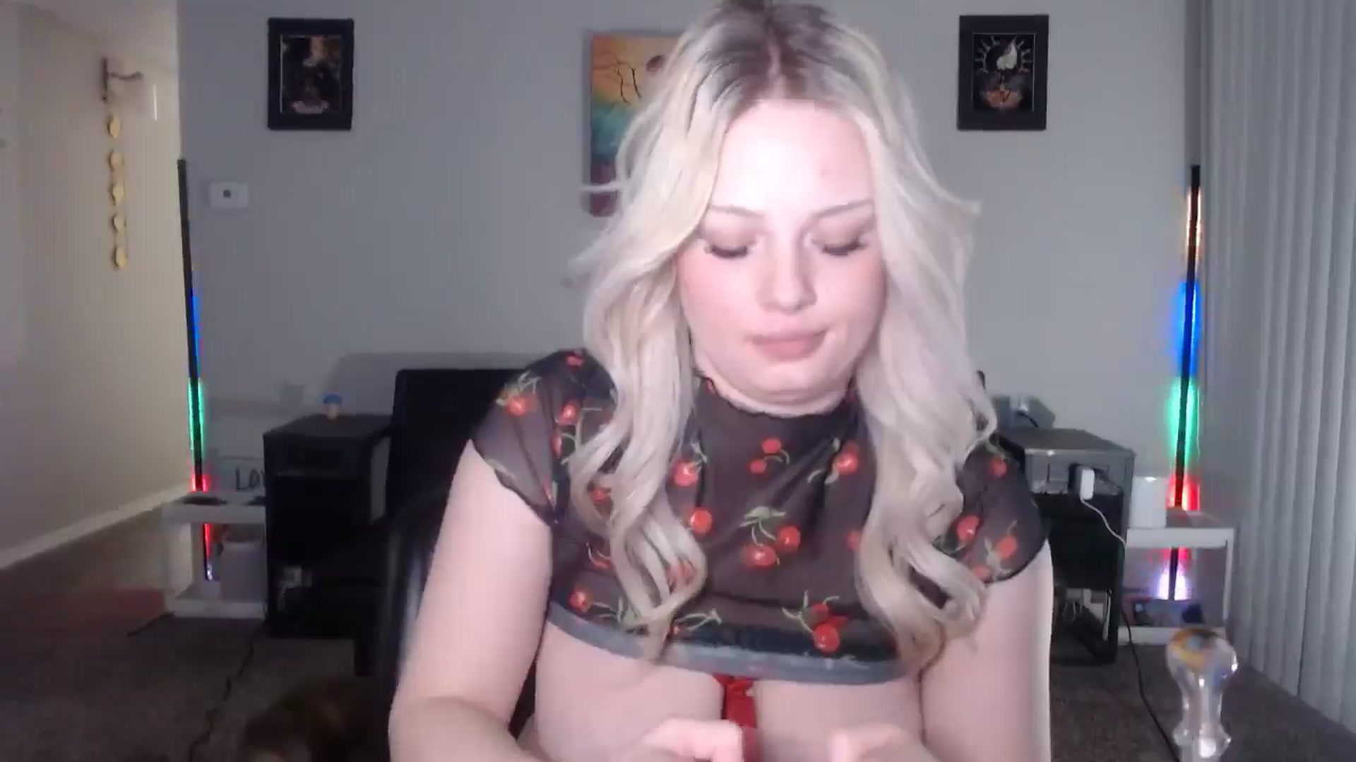 Gallery image thumbnail from thtoneblonde's myfreecams stream on, 12/18/2025, 14:13 image 12 of 20