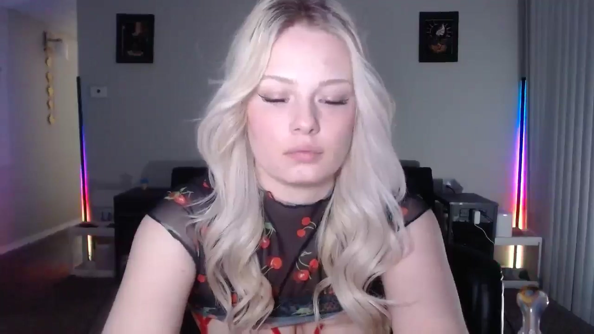 Gallery image thumbnail from thtoneblonde's myfreecams stream on, 12/18/2025, 14:13 image 7 of 20