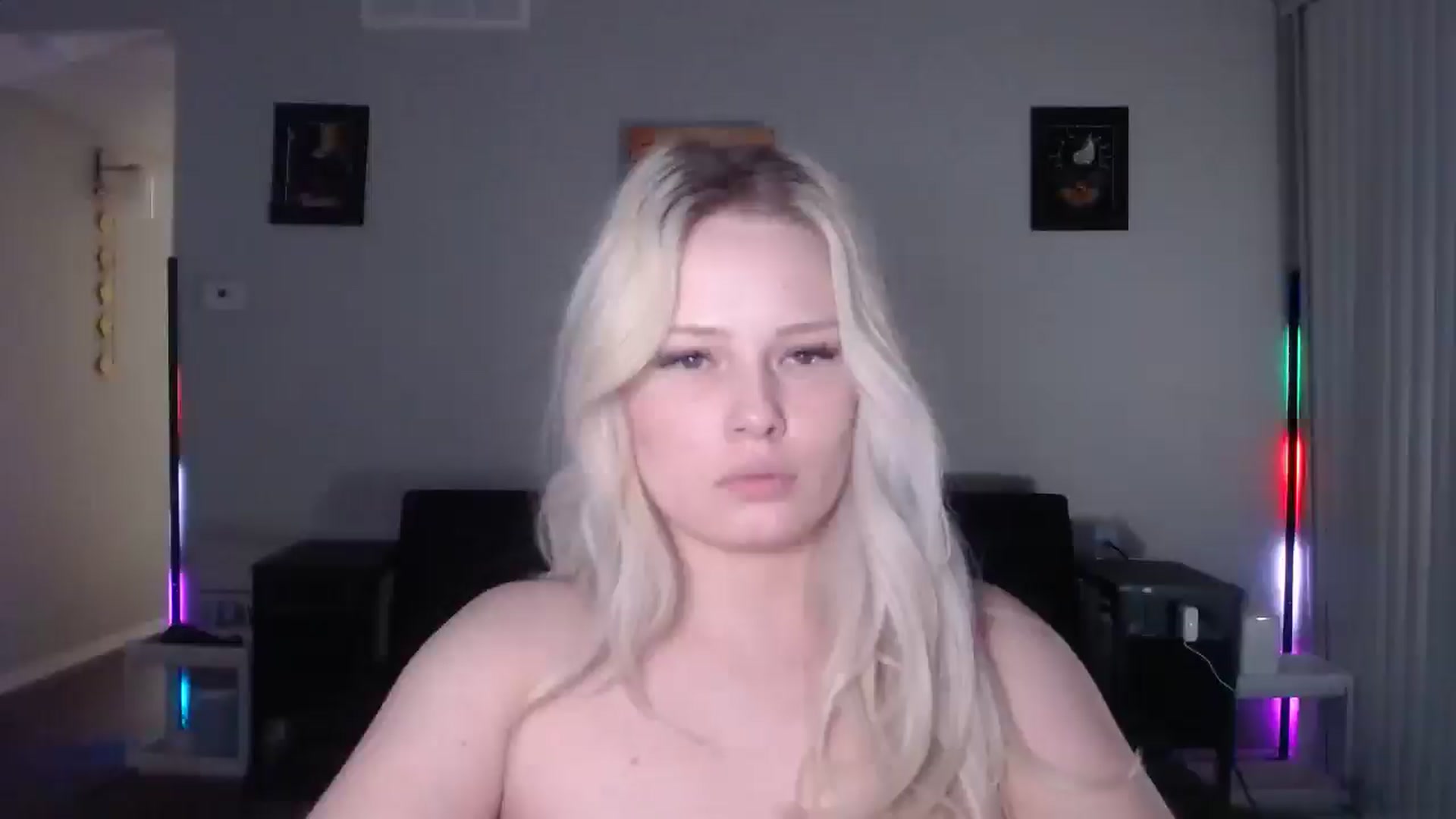 Gallery image thumbnail from thtoneblonde's myfreecams stream on, 12/22/2025, 14:12 image 16 of 20