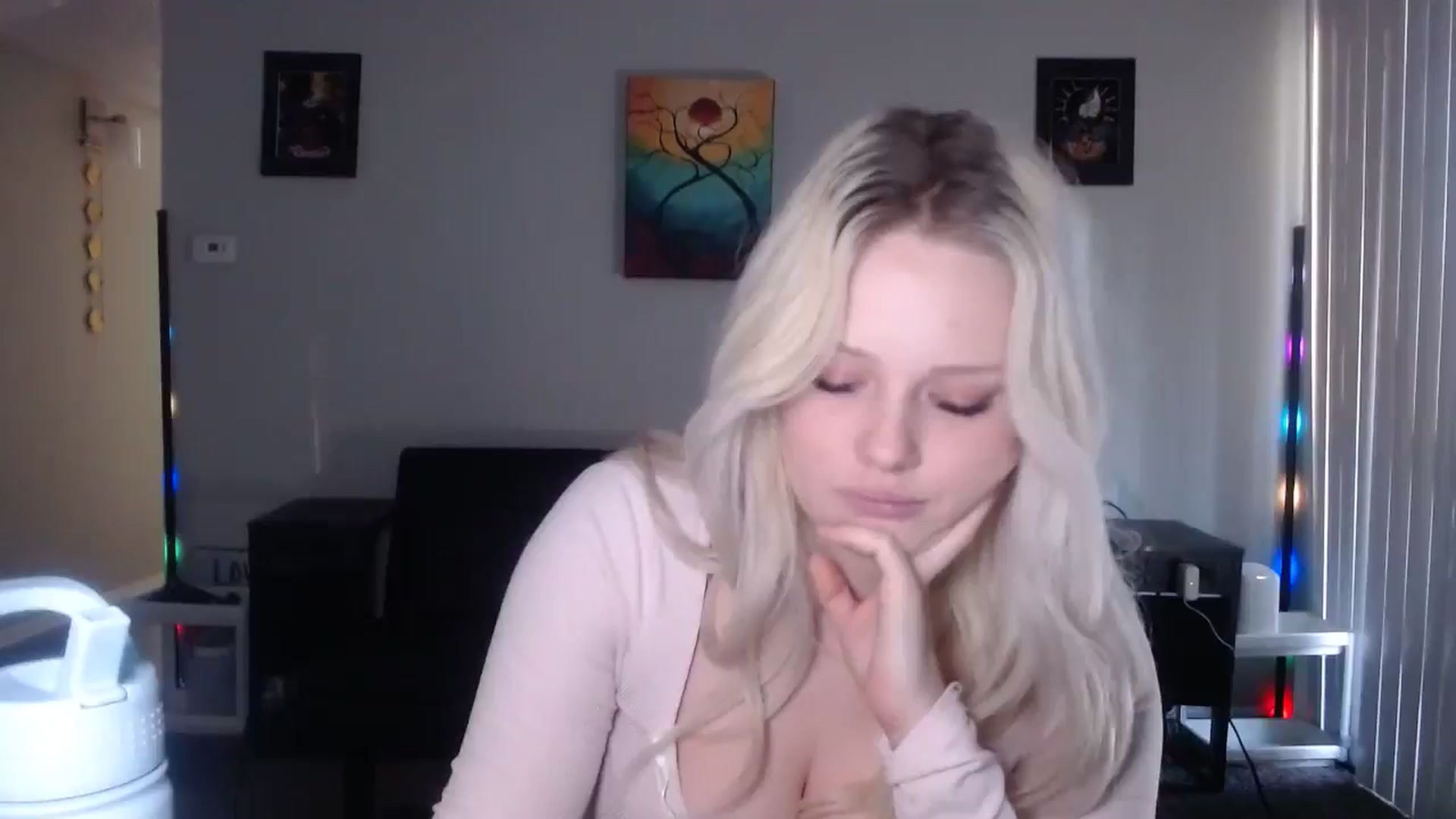 Gallery image thumbnail from thtoneblonde's myfreecams stream on, 12/22/2025, 15:01 image 13 of 20