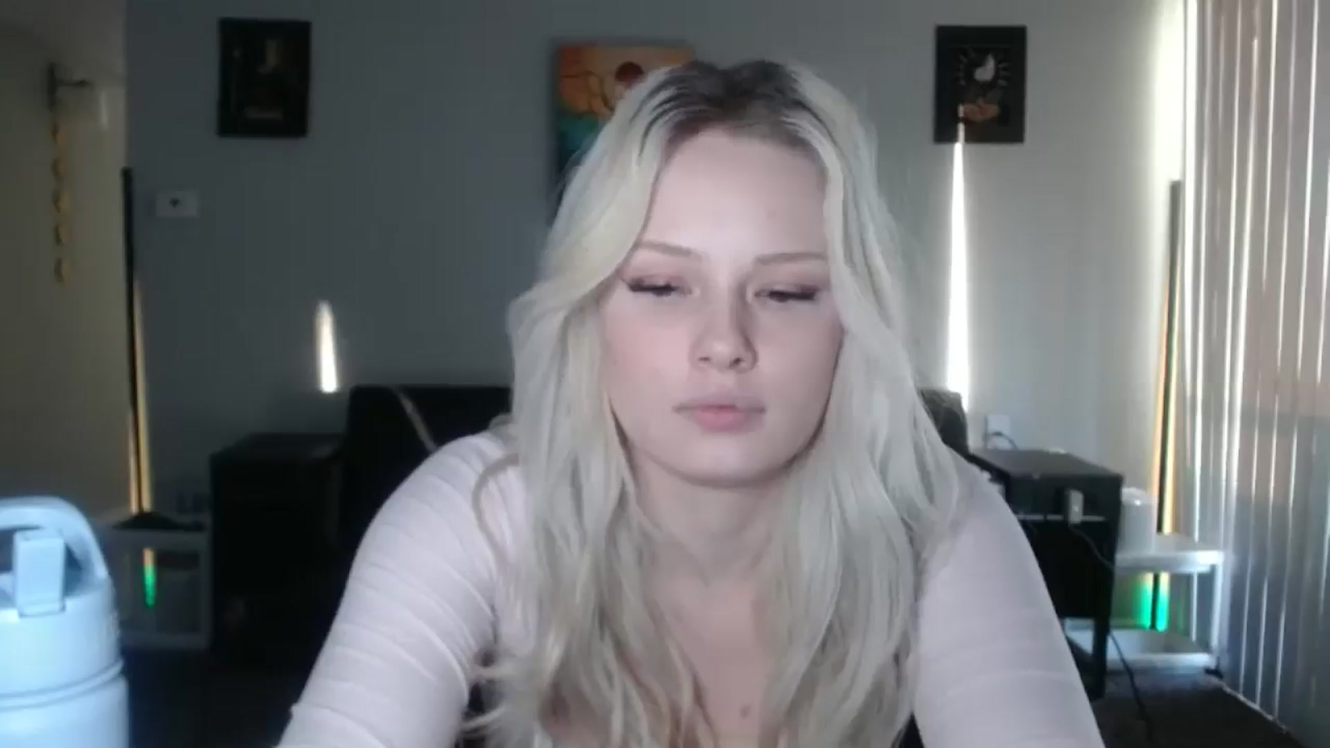Gallery image thumbnail from thtoneblonde's myfreecams stream on, 12/22/2025, 15:01 image 19 of 20