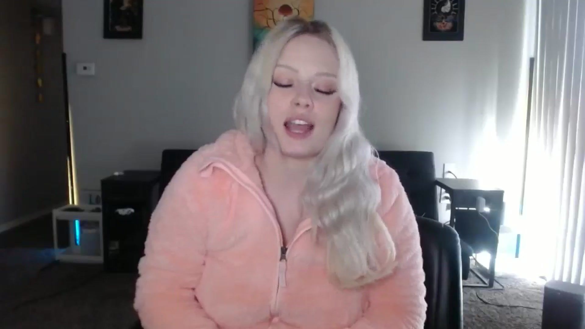 Gallery image thumbnail from thtoneblonde's myfreecams stream on, 12/25/2025, 17:27 image 20 of 20