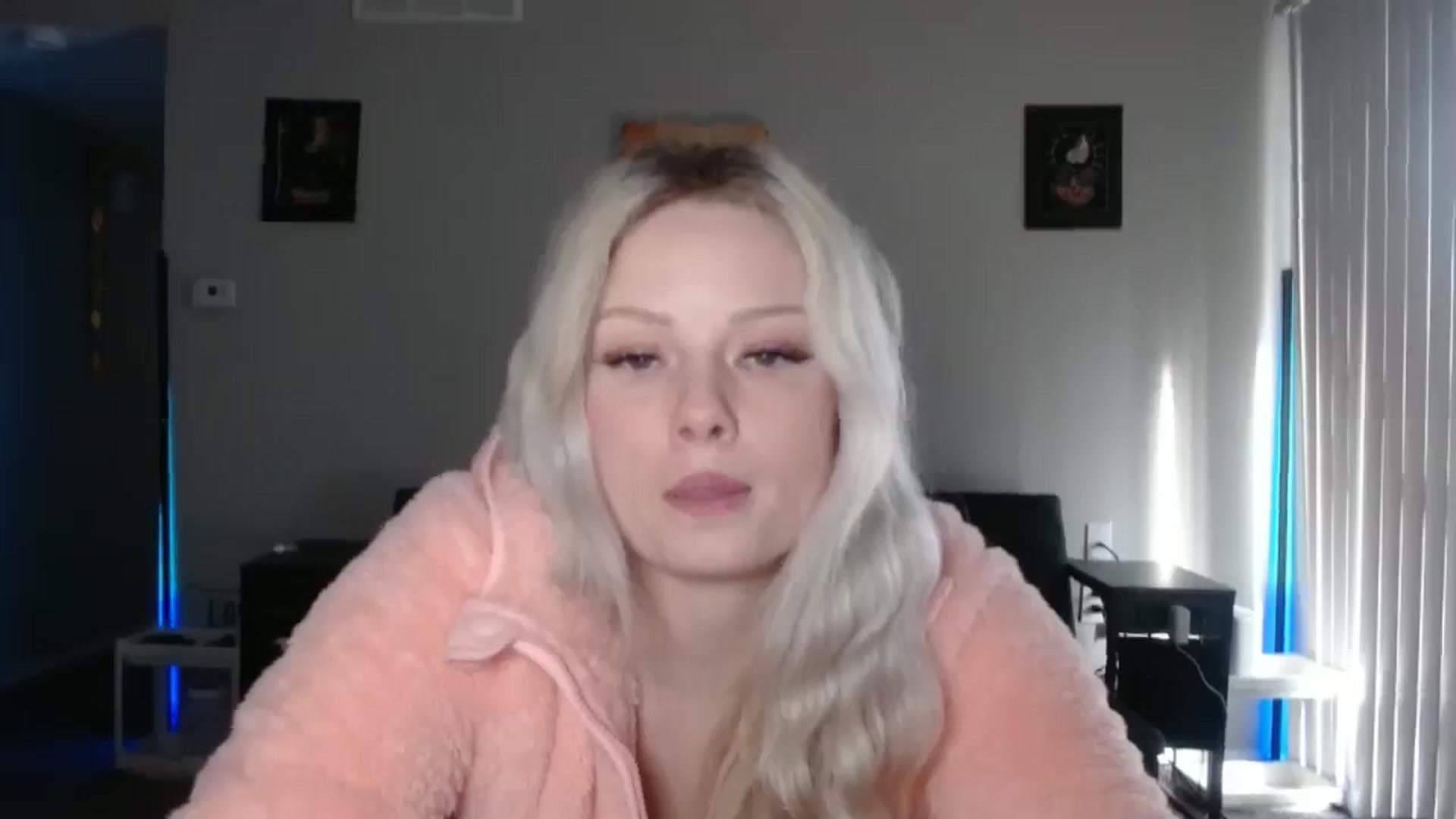 Gallery image thumbnail from thtoneblonde's myfreecams stream on, 12/25/2025, 17:27 image 7 of 20