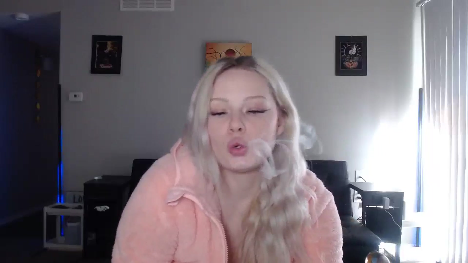 Gallery image thumbnail from thtoneblonde's myfreecams stream on, 12/25/2025, 17:27 image 9 of 20