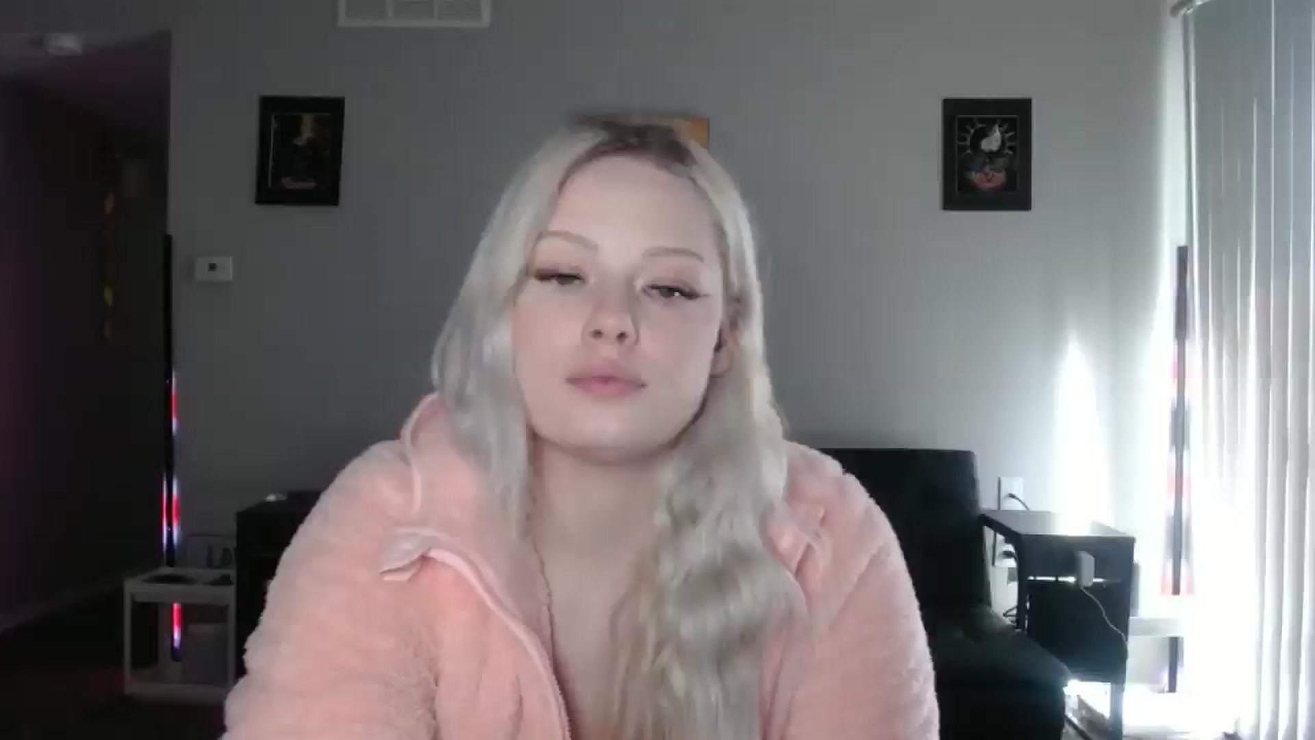 Gallery image thumbnail from thtoneblonde's myfreecams stream on, 12/25/2025, 17:27 image 8 of 20
