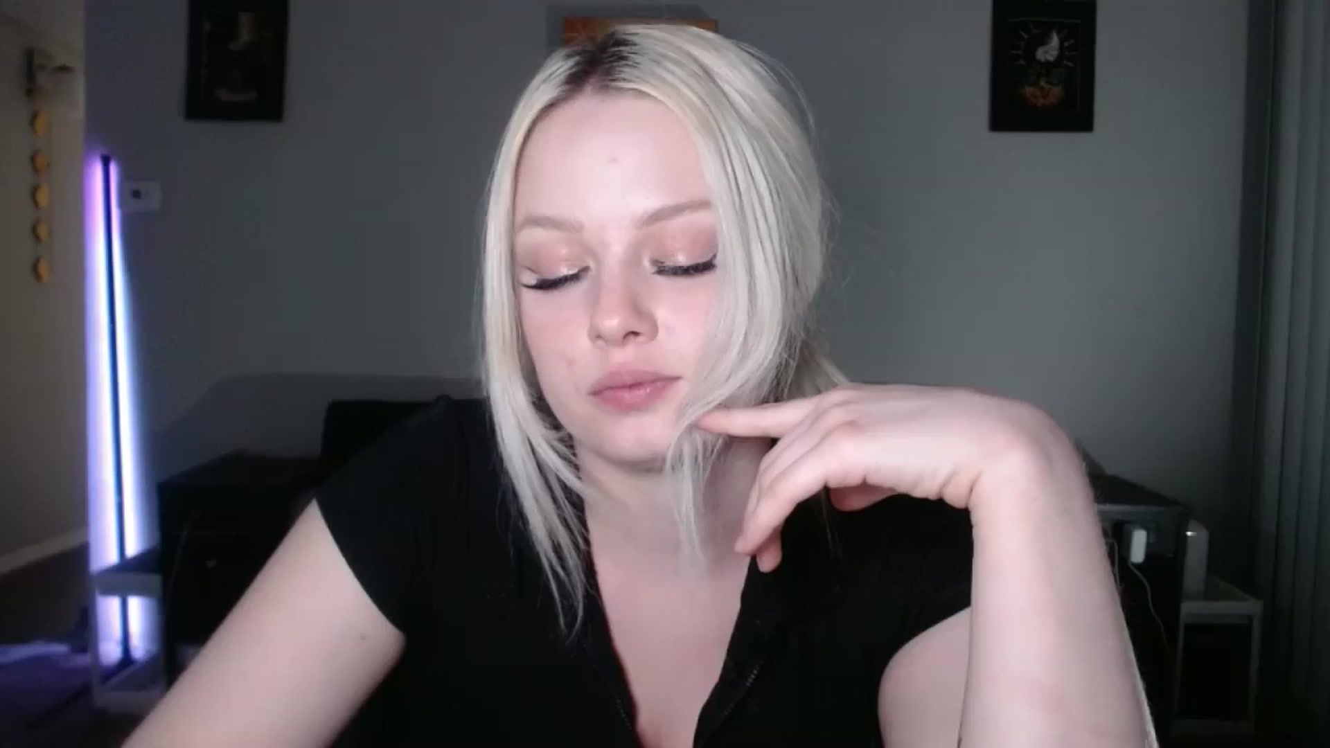 Gallery image thumbnail from thtoneblonde's myfreecams stream on, 03/06/2026, 01:28 image 11 of 20