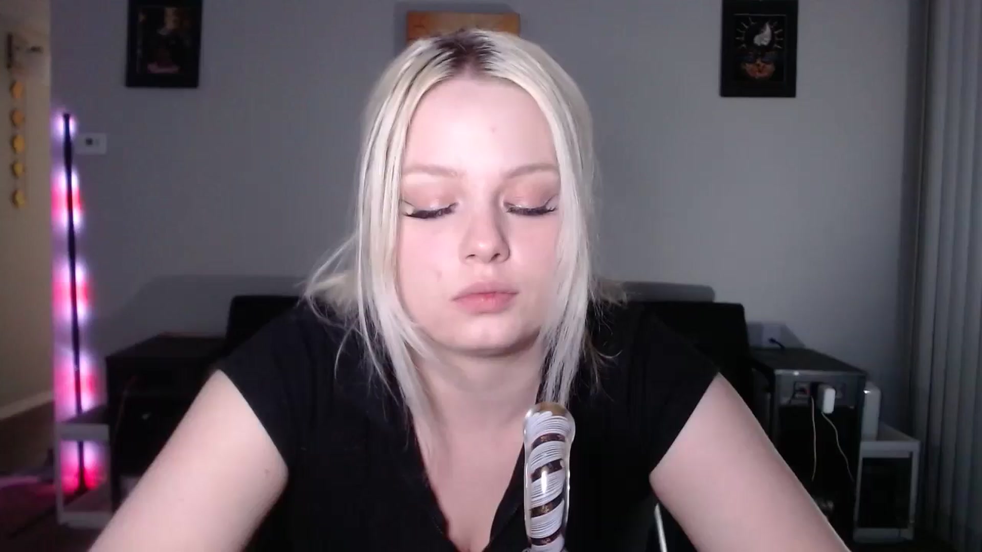 Gallery image thumbnail from thtoneblonde's myfreecams stream on, 03/06/2026, 01:28 image 15 of 20