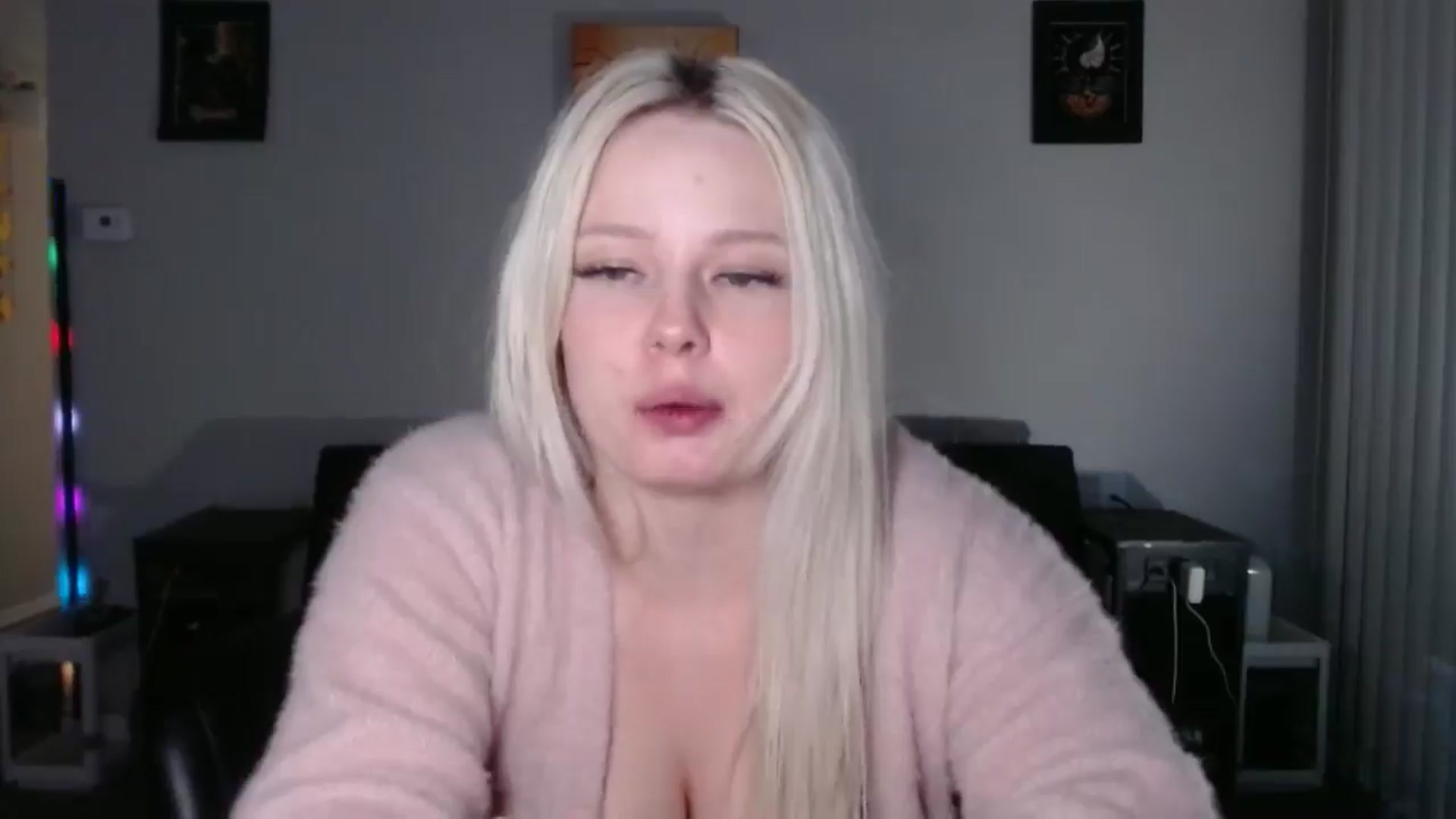 Gallery image thumbnail from thtoneblonde's myfreecams stream on, 03/06/2026, 09:01 image 17 of 20