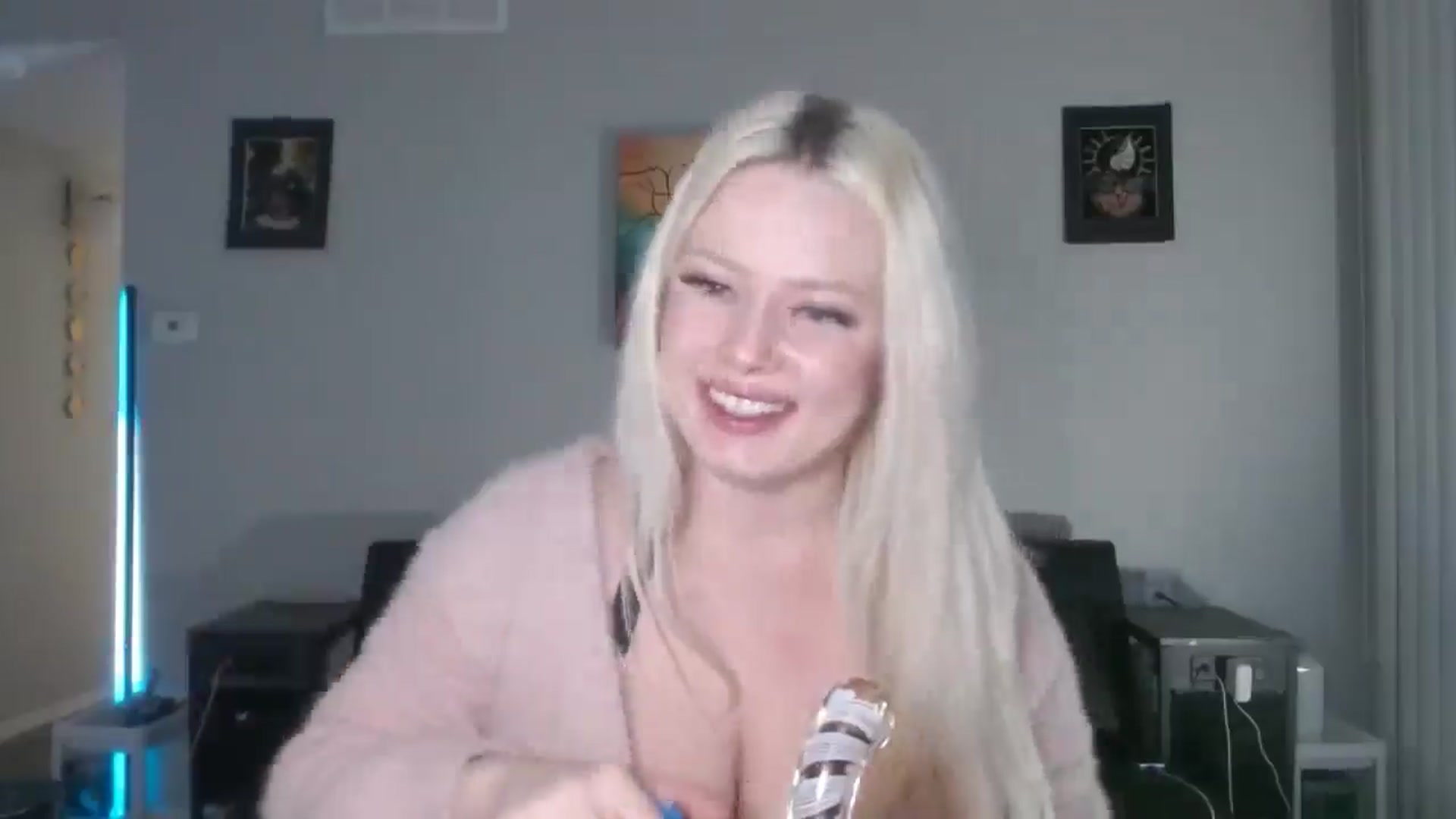 Gallery image thumbnail from thtoneblonde's myfreecams stream on, 03/06/2026, 09:01 image 4 of 20
