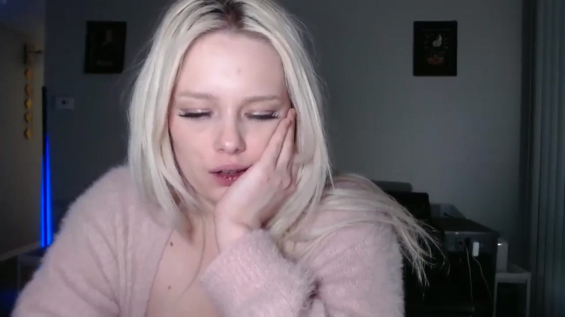 Gallery image thumbnail from thtoneblonde's myfreecams stream on, 03/06/2026, 12:16 image 19 of 20