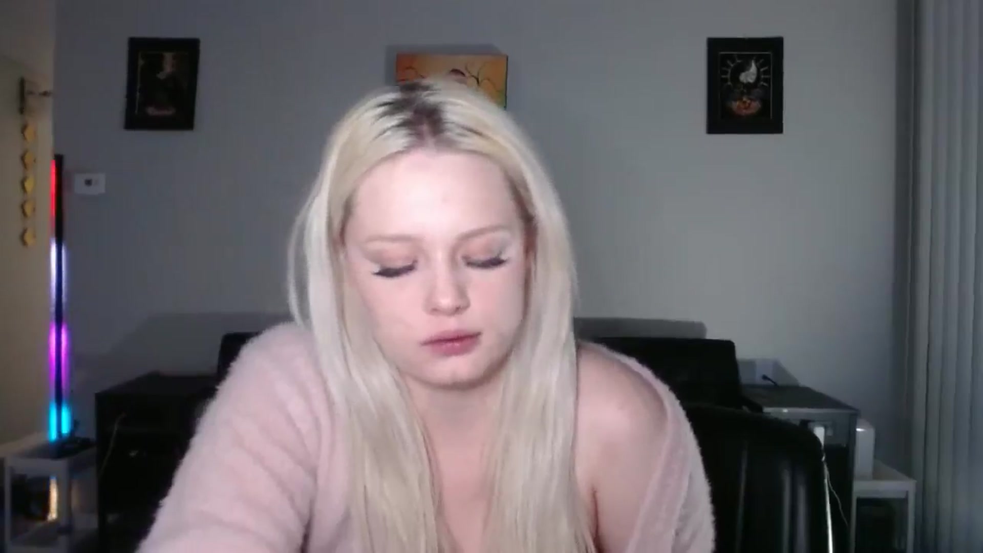 Gallery image thumbnail from thtoneblonde's myfreecams stream on, 03/06/2026, 12:16 image 6 of 20