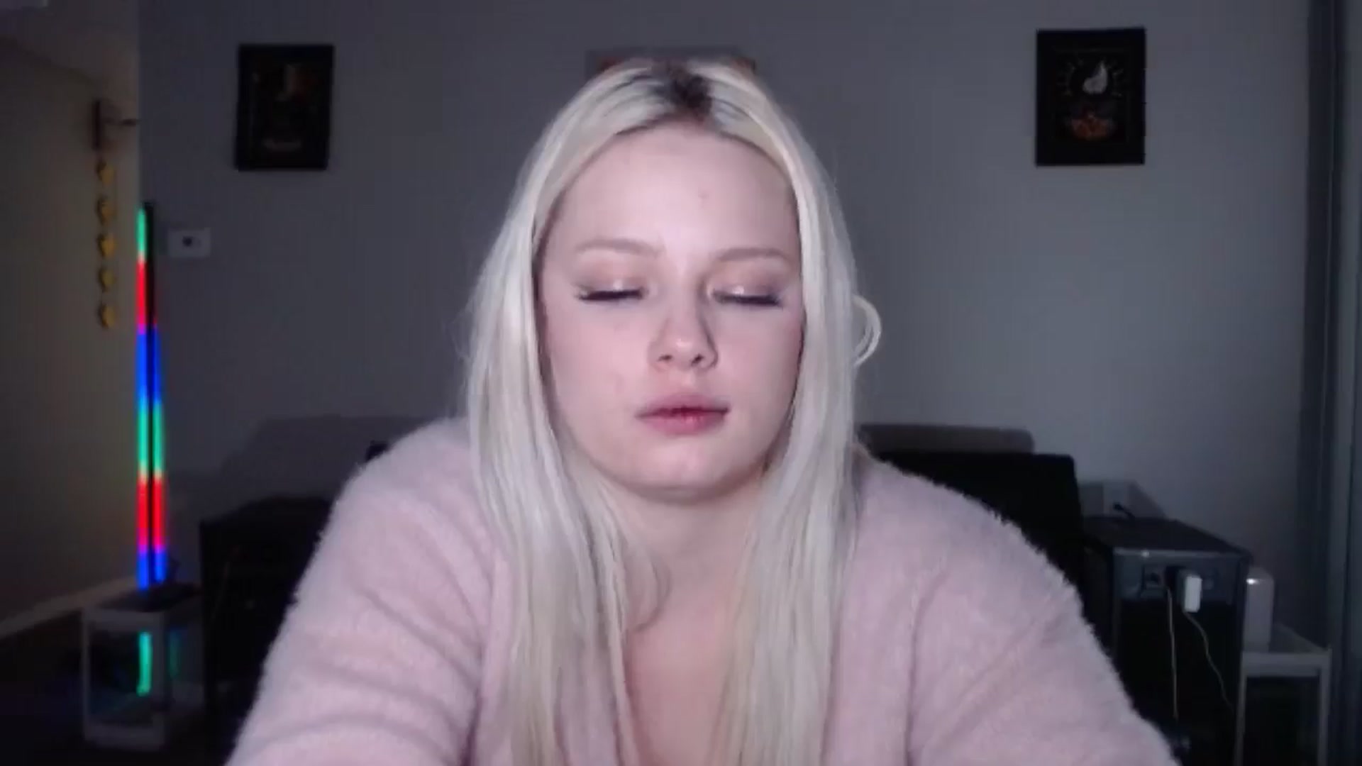Gallery image thumbnail from thtoneblonde's myfreecams stream on, 03/06/2026, 12:16 image 11 of 20