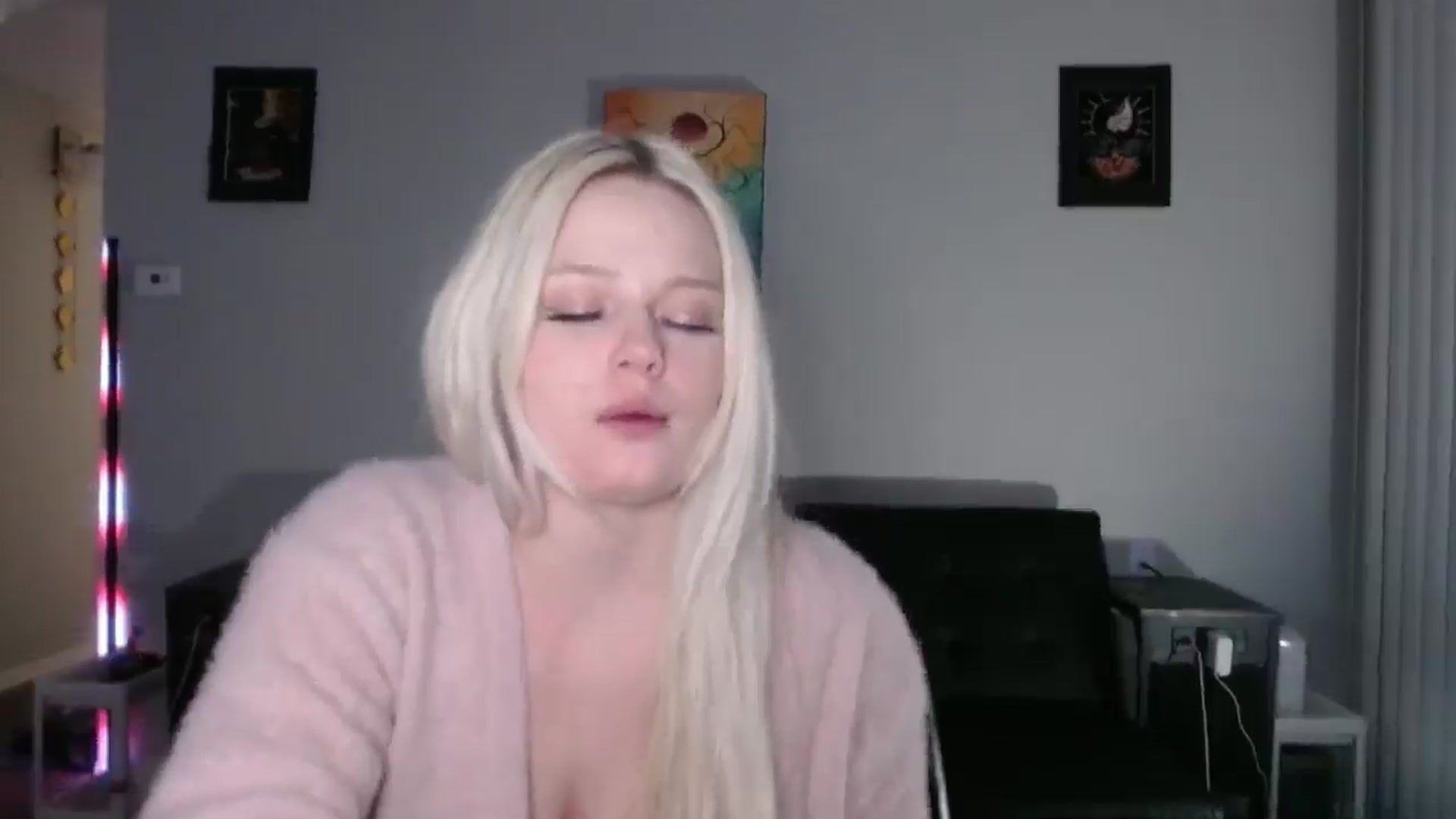 Gallery image thumbnail from thtoneblonde's myfreecams stream on, 03/06/2026, 12:16 image 14 of 20