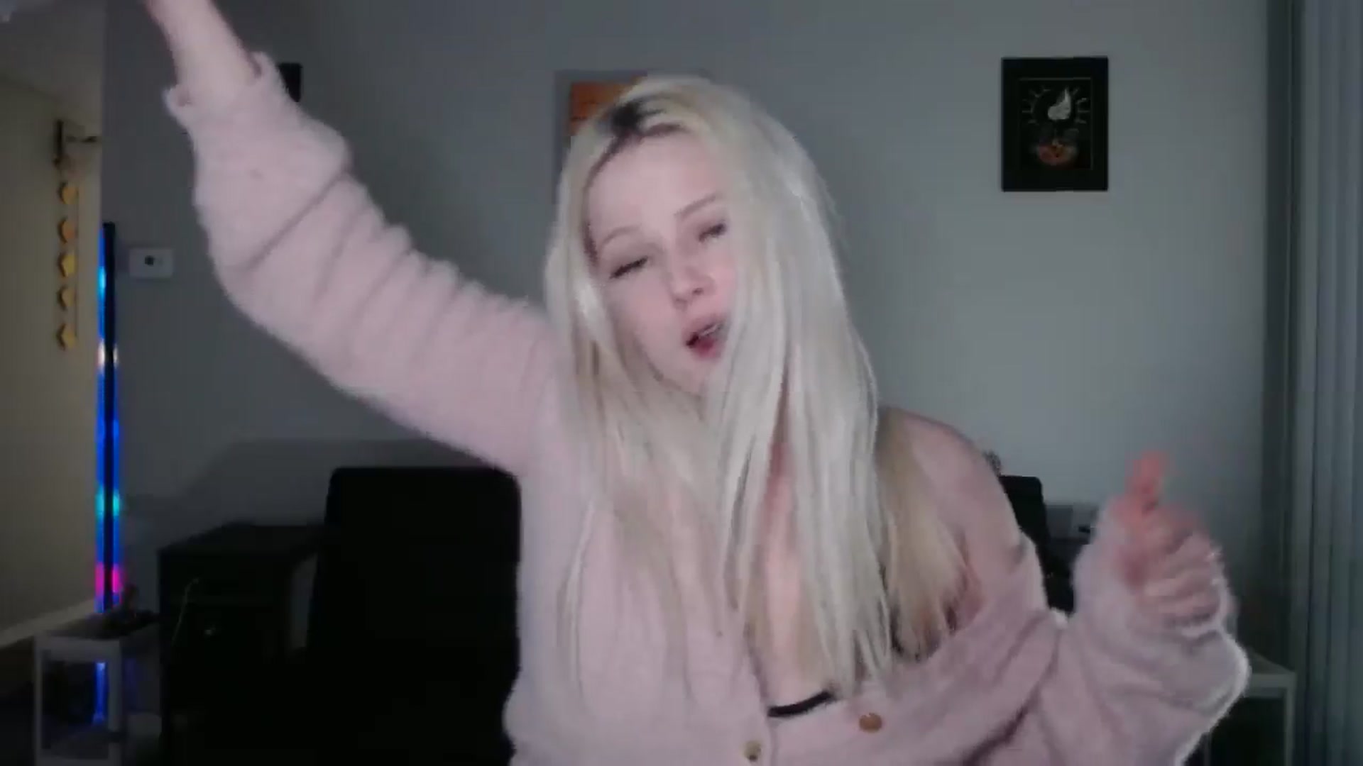Gallery image thumbnail from thtoneblonde's myfreecams stream on, 03/06/2026, 12:16 image 7 of 20