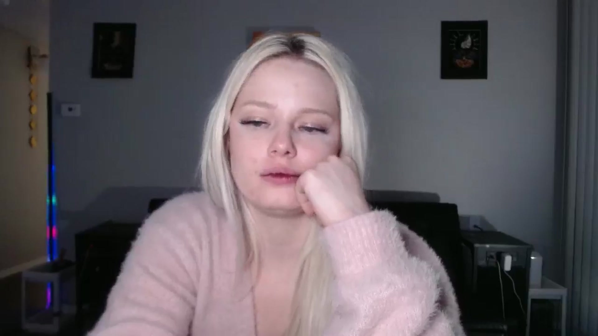 Gallery image thumbnail from thtoneblonde's myfreecams stream on, 03/06/2026, 12:16 image 18 of 20