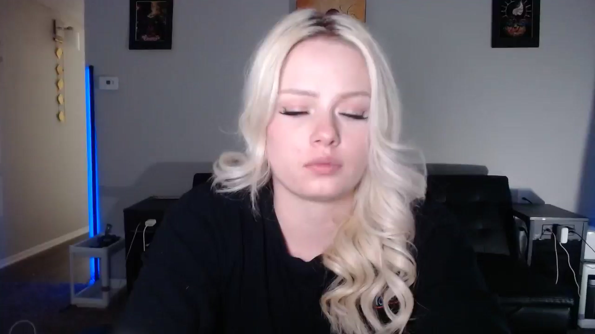 Gallery image thumbnail from thtoneblonde's myfreecams stream on, 03/08/2026, 09:02 image 8 of 20